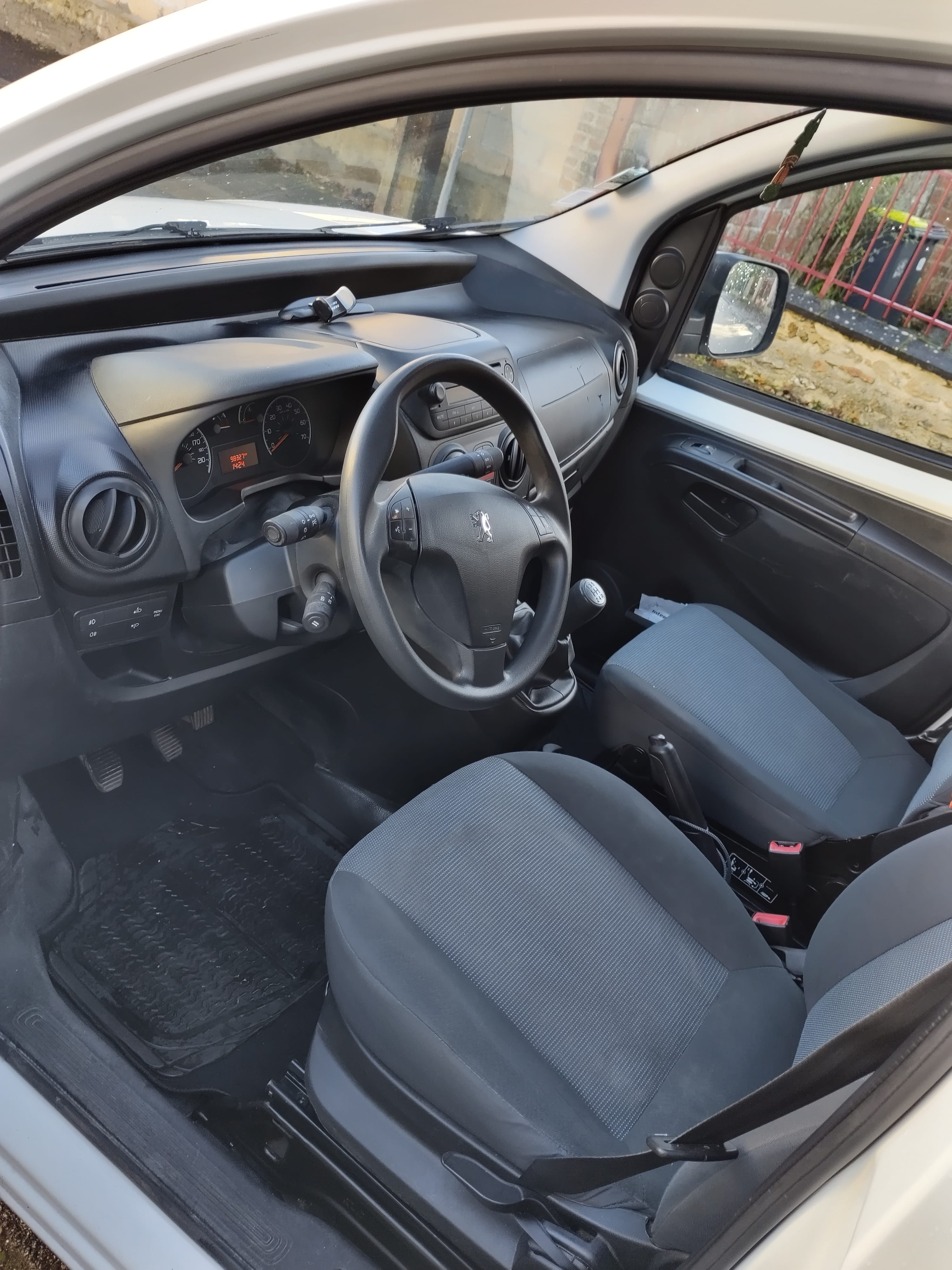 Peugeot Bipper avec Entrée audio / iPod