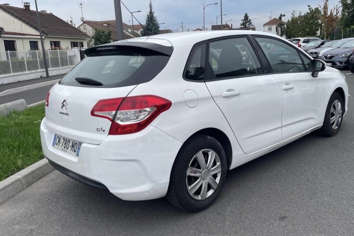 Citroen C4  Confortable berline avec Régulateur de vitesse