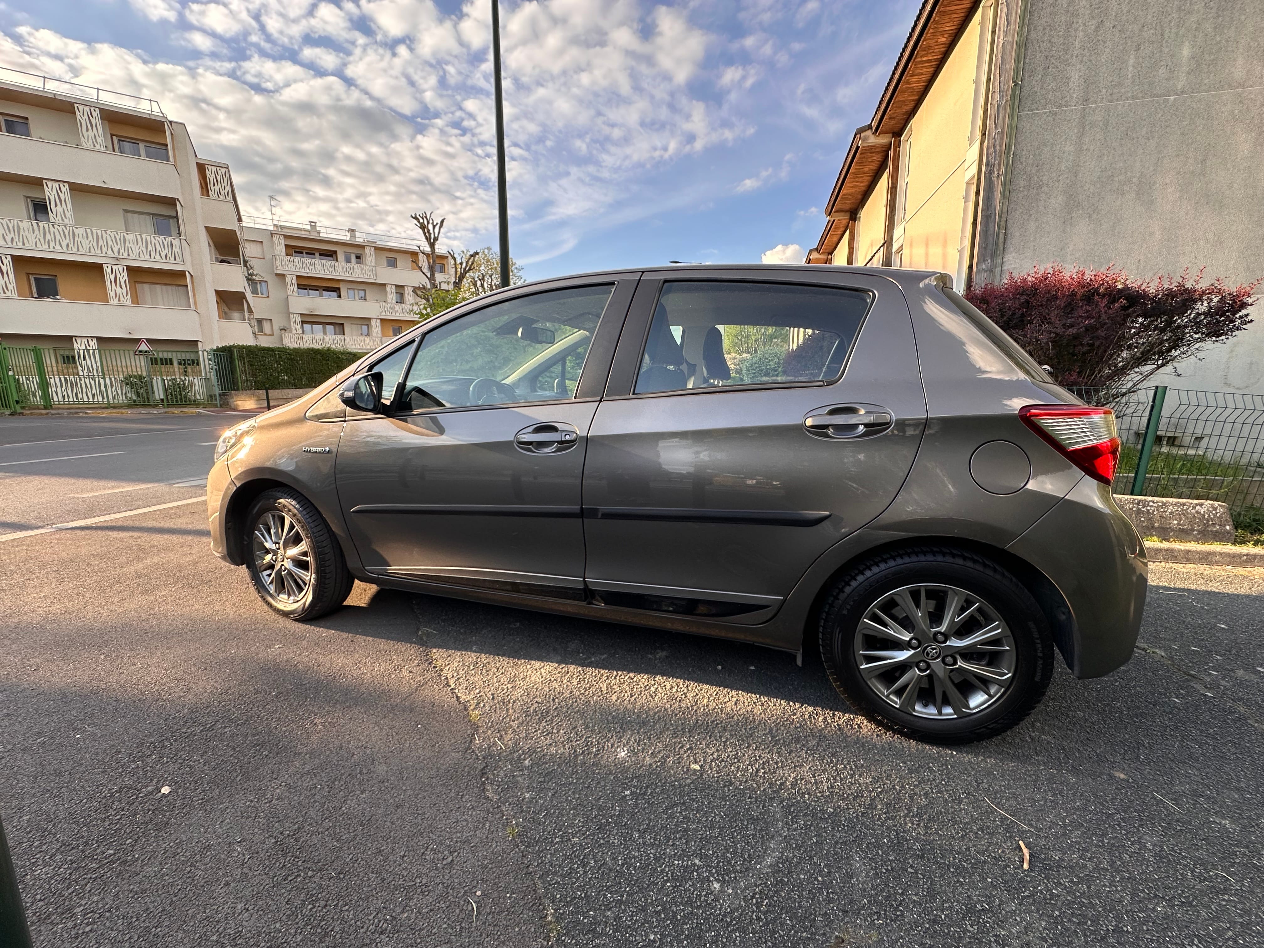 Toyota Yaris Hybride avec Climatisation