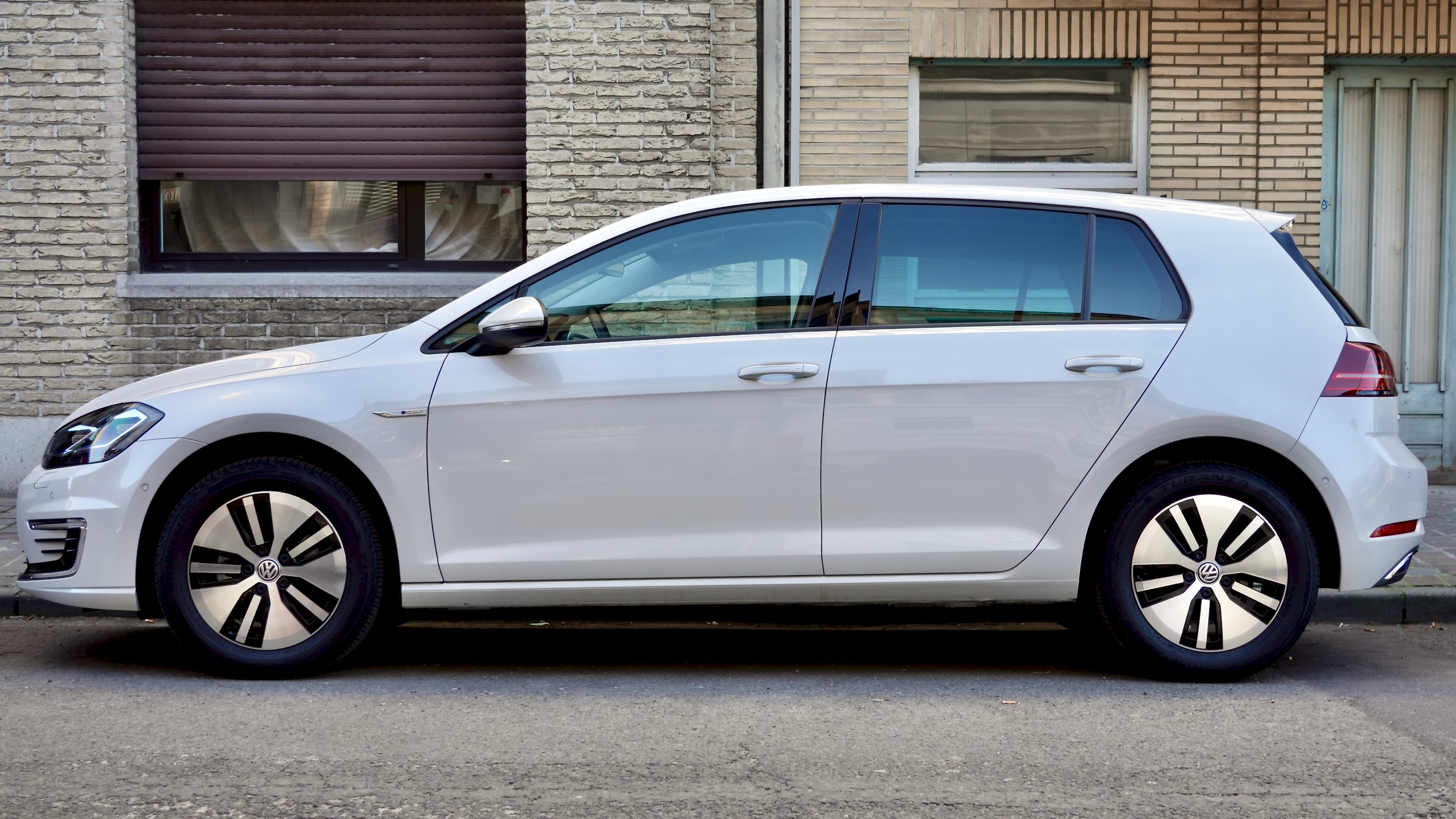 Volkswagen e-Golf (100% Electric) avec Climatisation