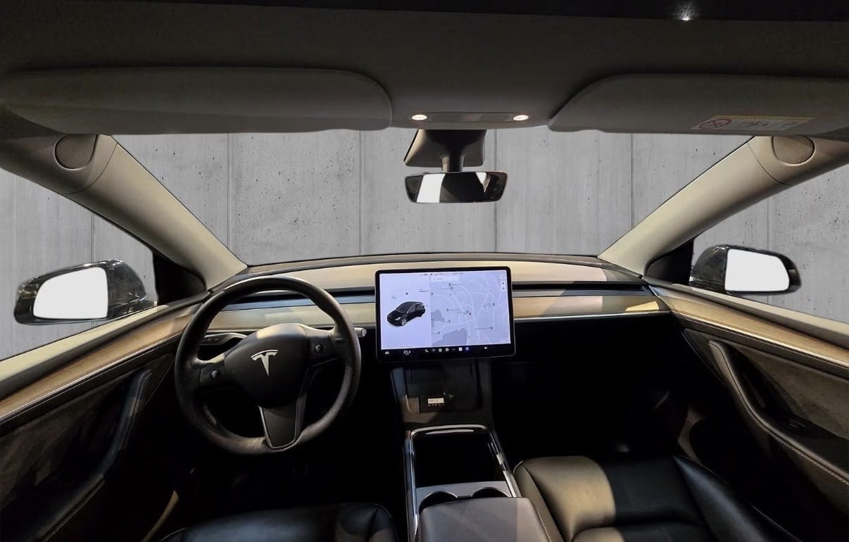 Tesla Model Y med GPS