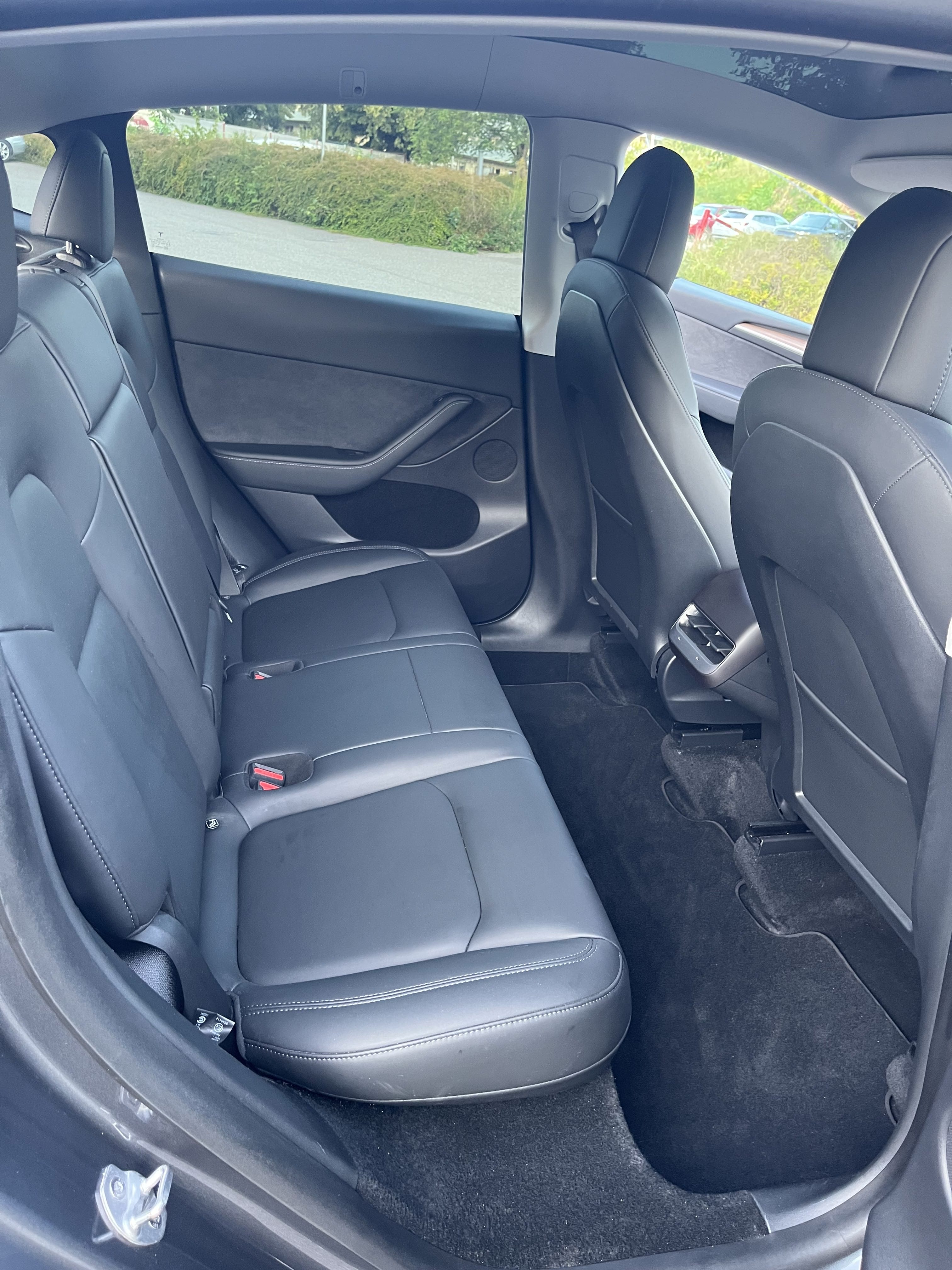 Tesla Model Y Long Range med Bluetooth audio