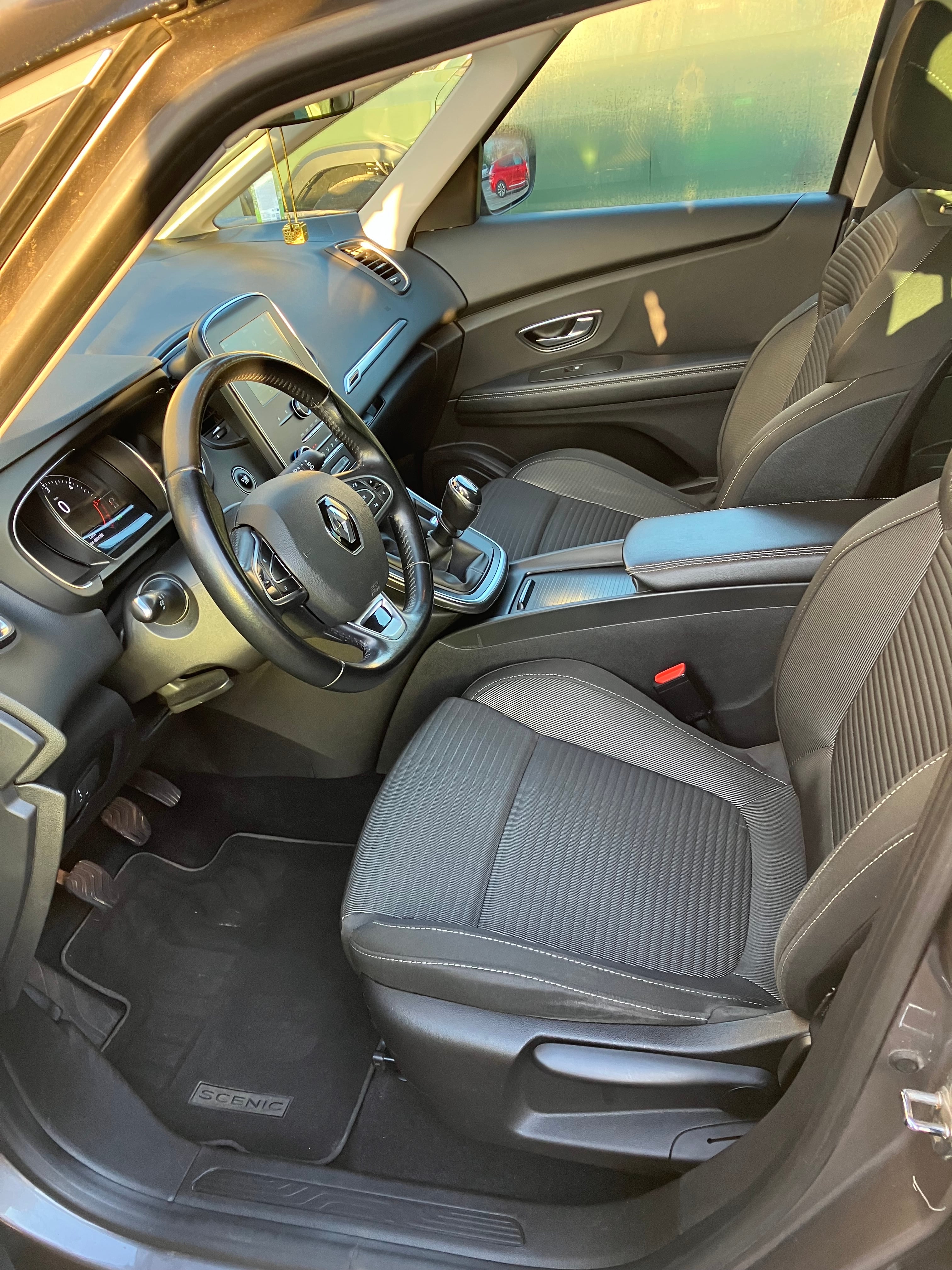 Renault Scenic 1,5 dci avec Siège bébé
