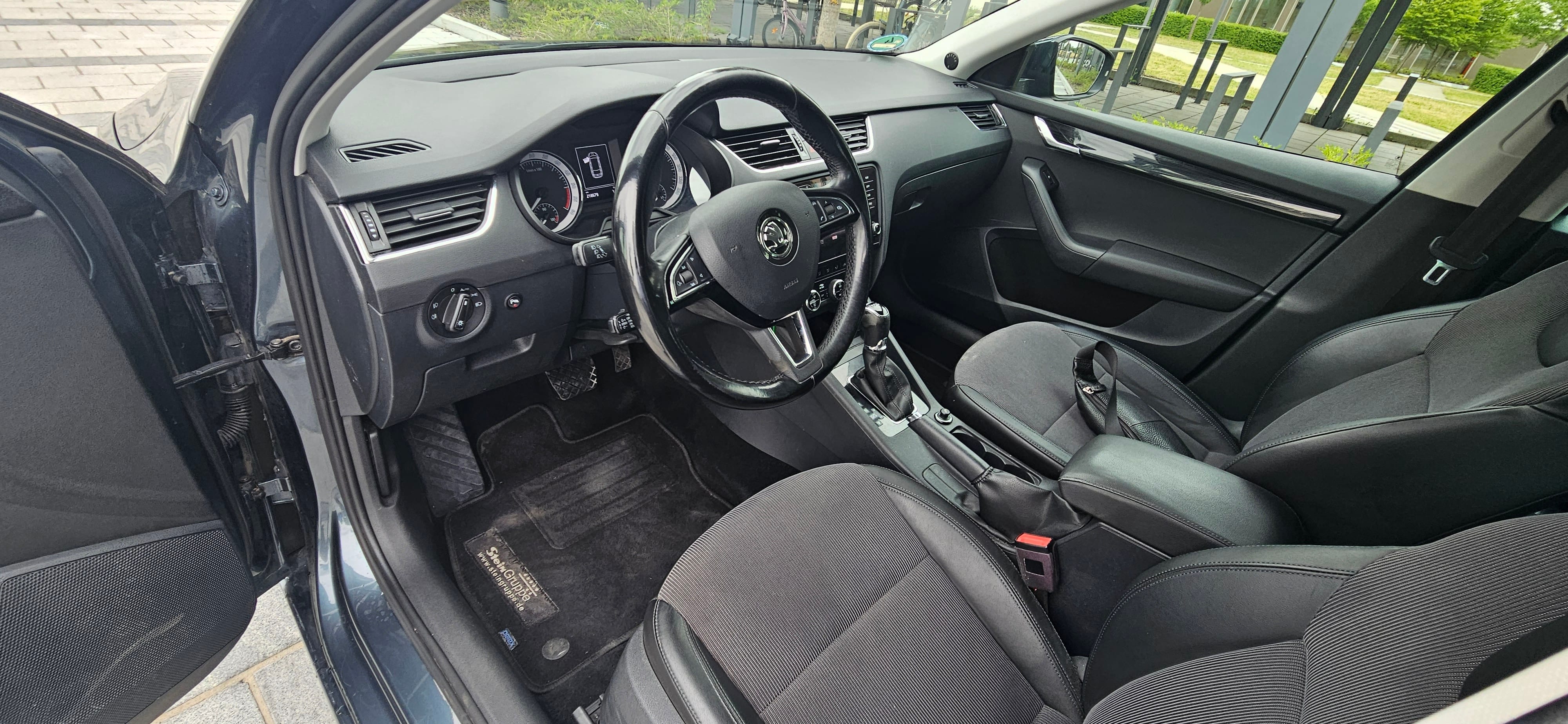 Skoda Octavia Tour Kombi avec Audio Bluetooth