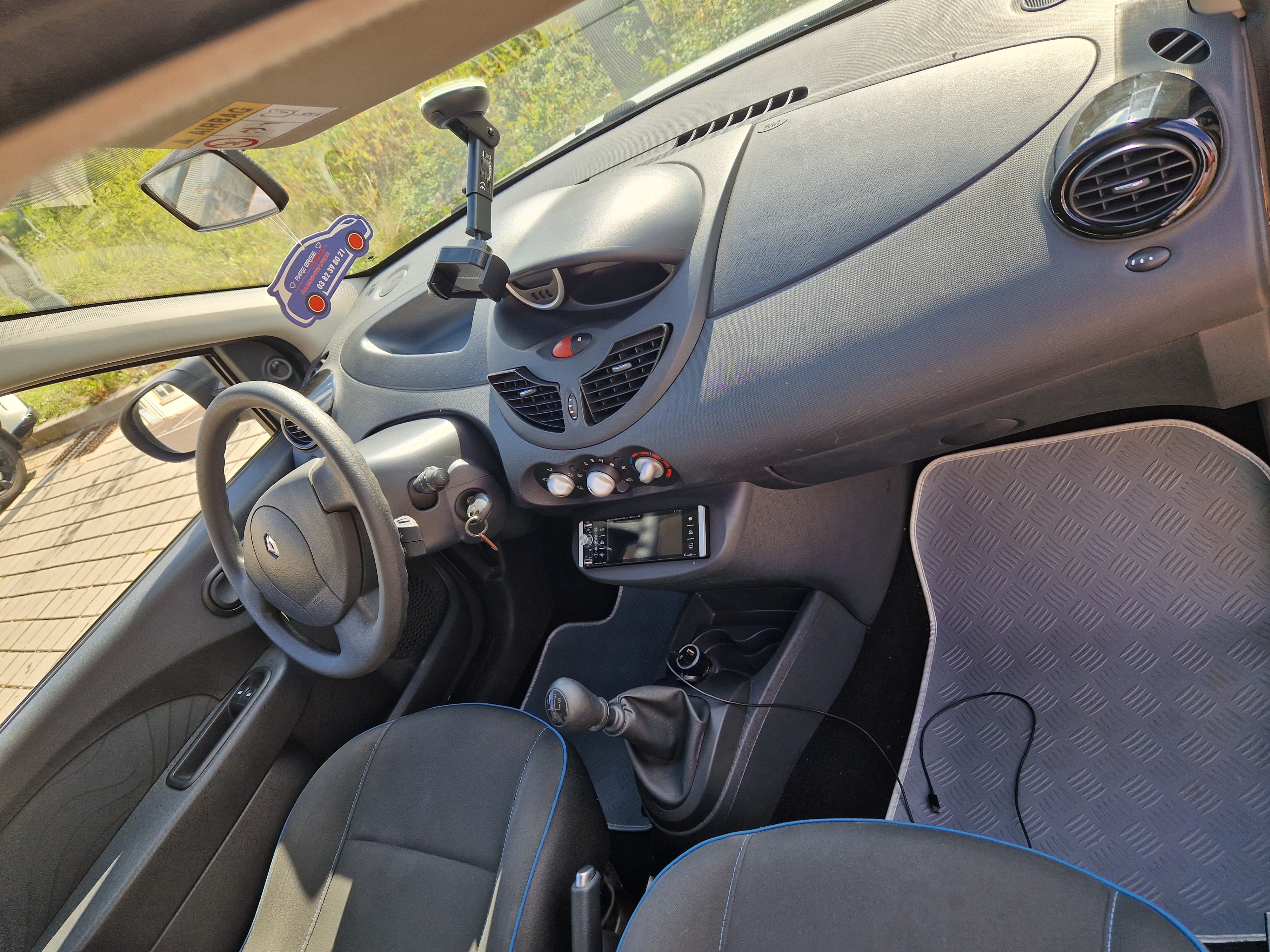 Renault Twingo II avec Entrée audio / iPod