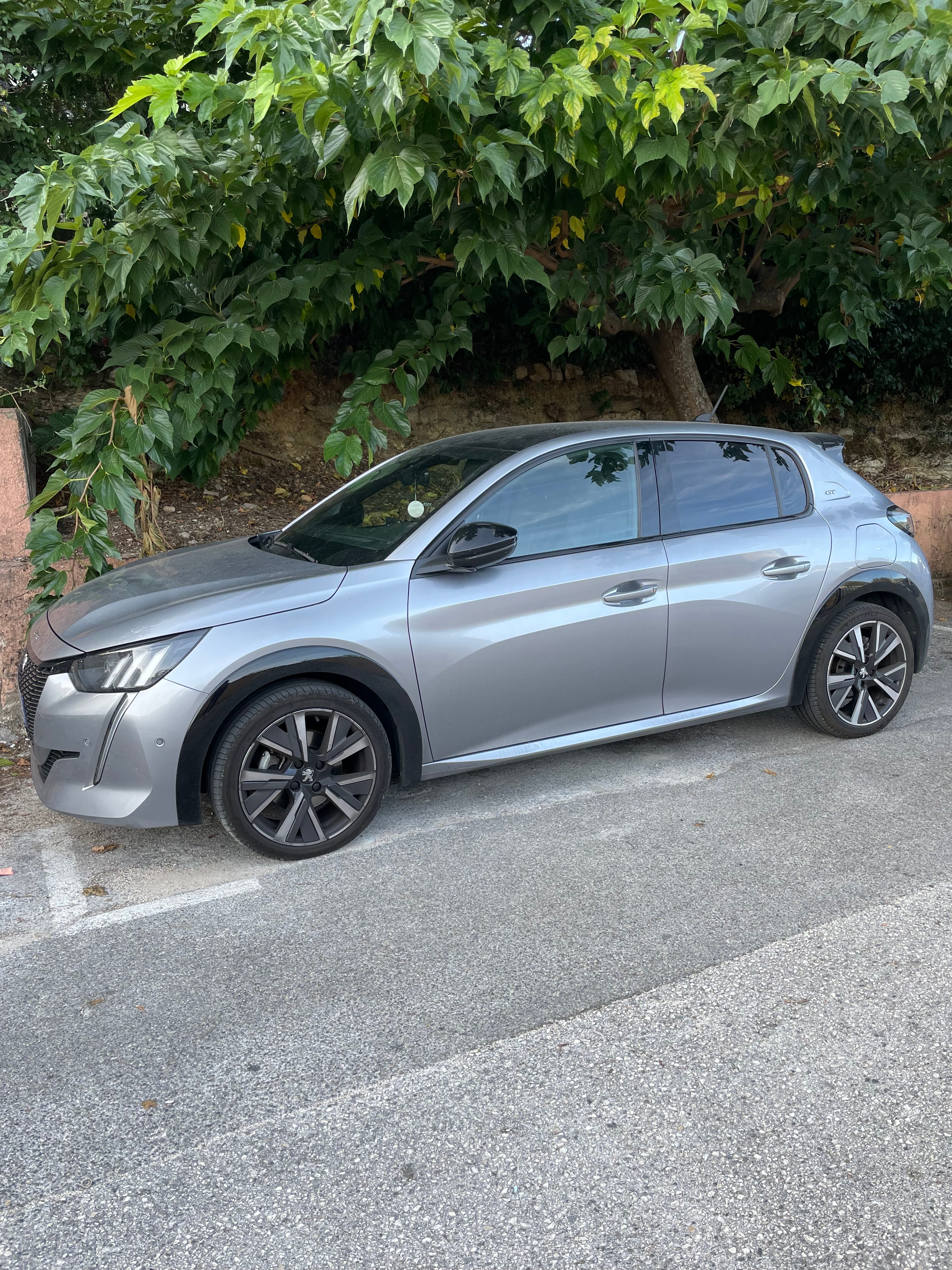 Peugeot 208 GT Line 1.2 puretech, 2022, Essence 95, automatique