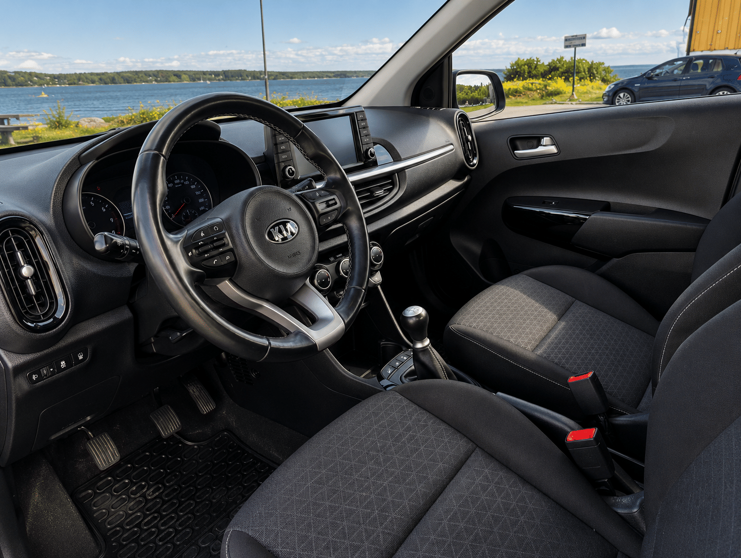 Kia Picanto 1.0 Bensin with Bluetooth audio