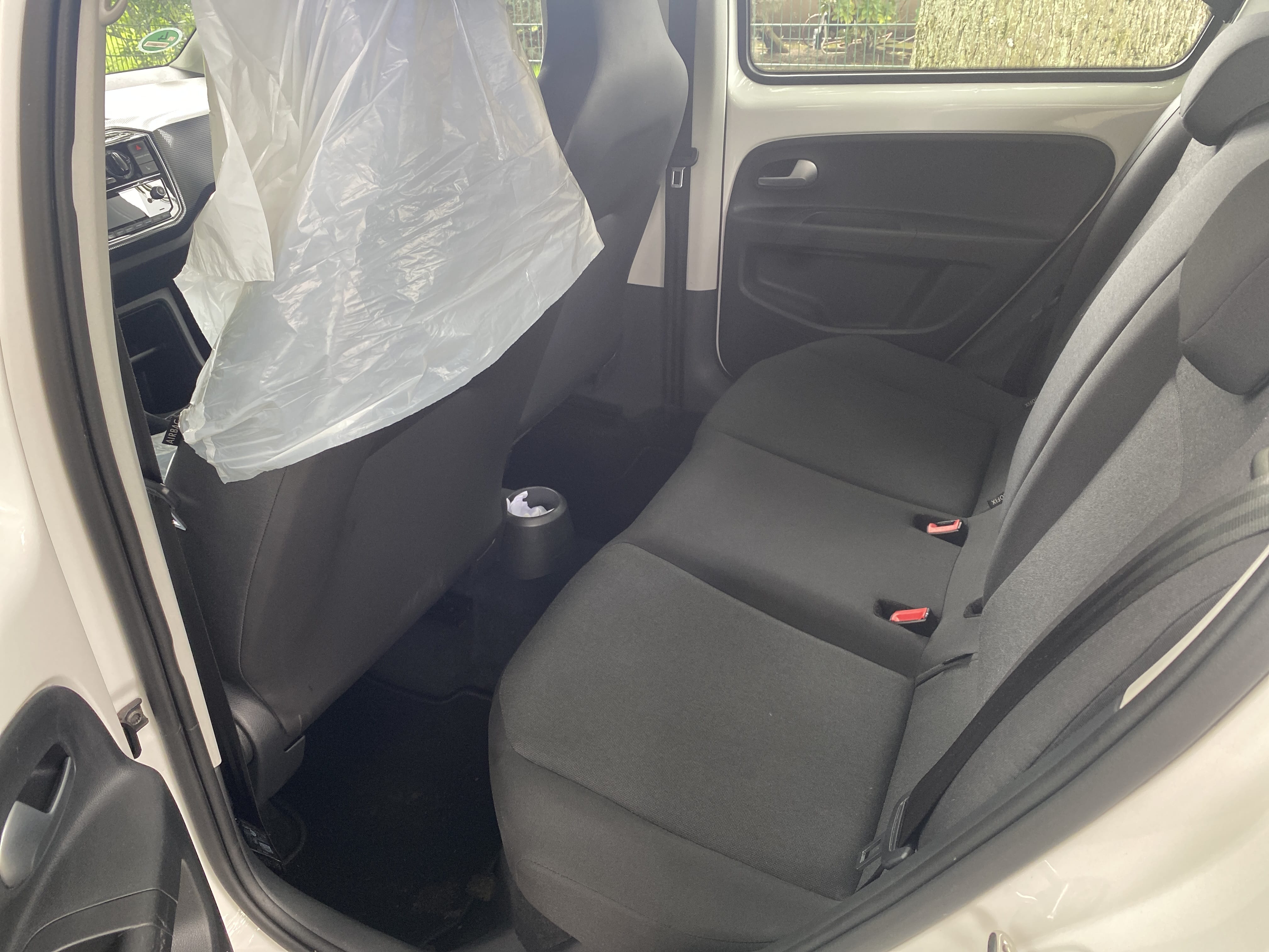 Volkswagen Up! Engine 1.0 liter - 44 kW con Entrada de Audio/iPod