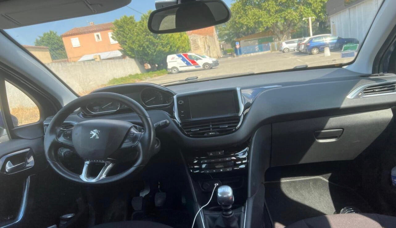 Peugeot 208 avec Siège bébé