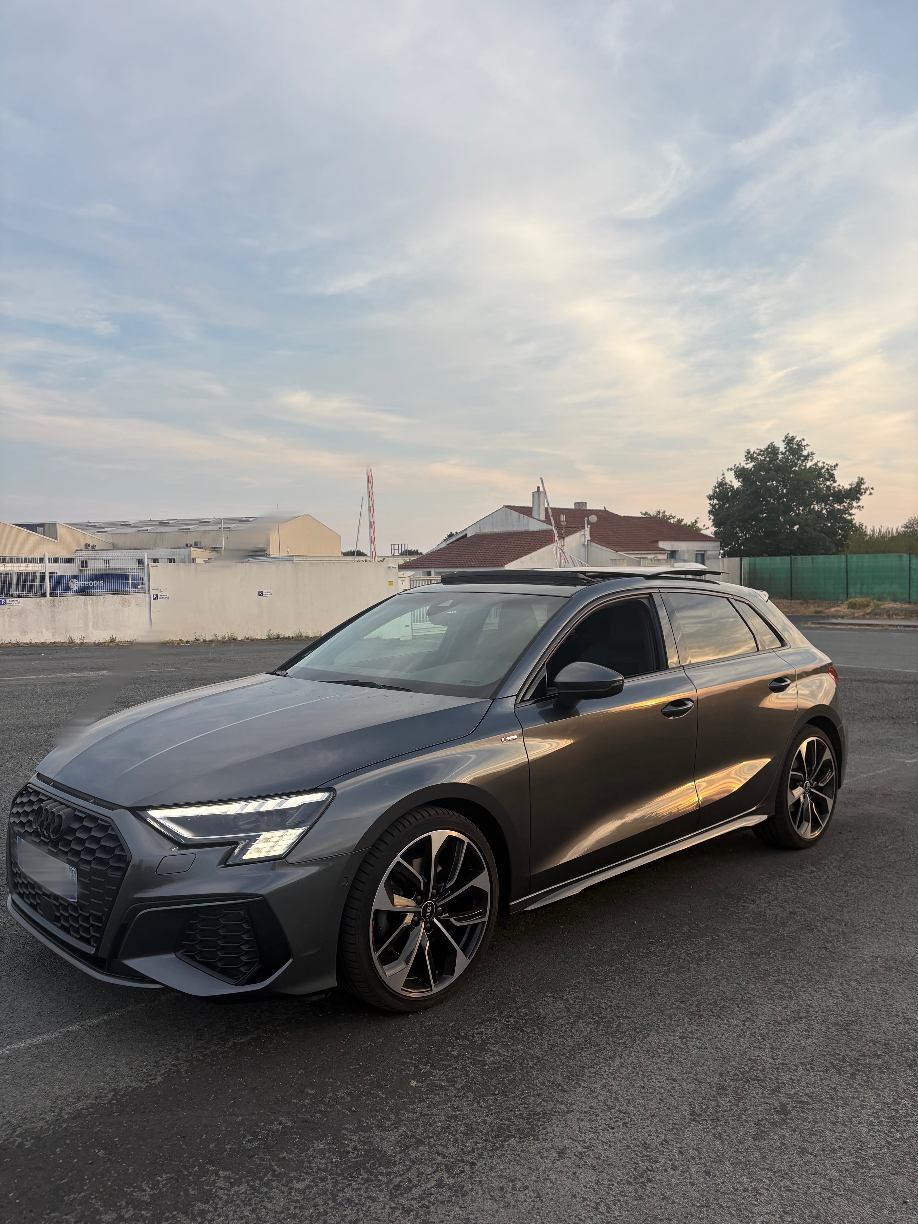 Audi A3 Sportback, 2021, Essence 95 / Électrique (hybride), automatique