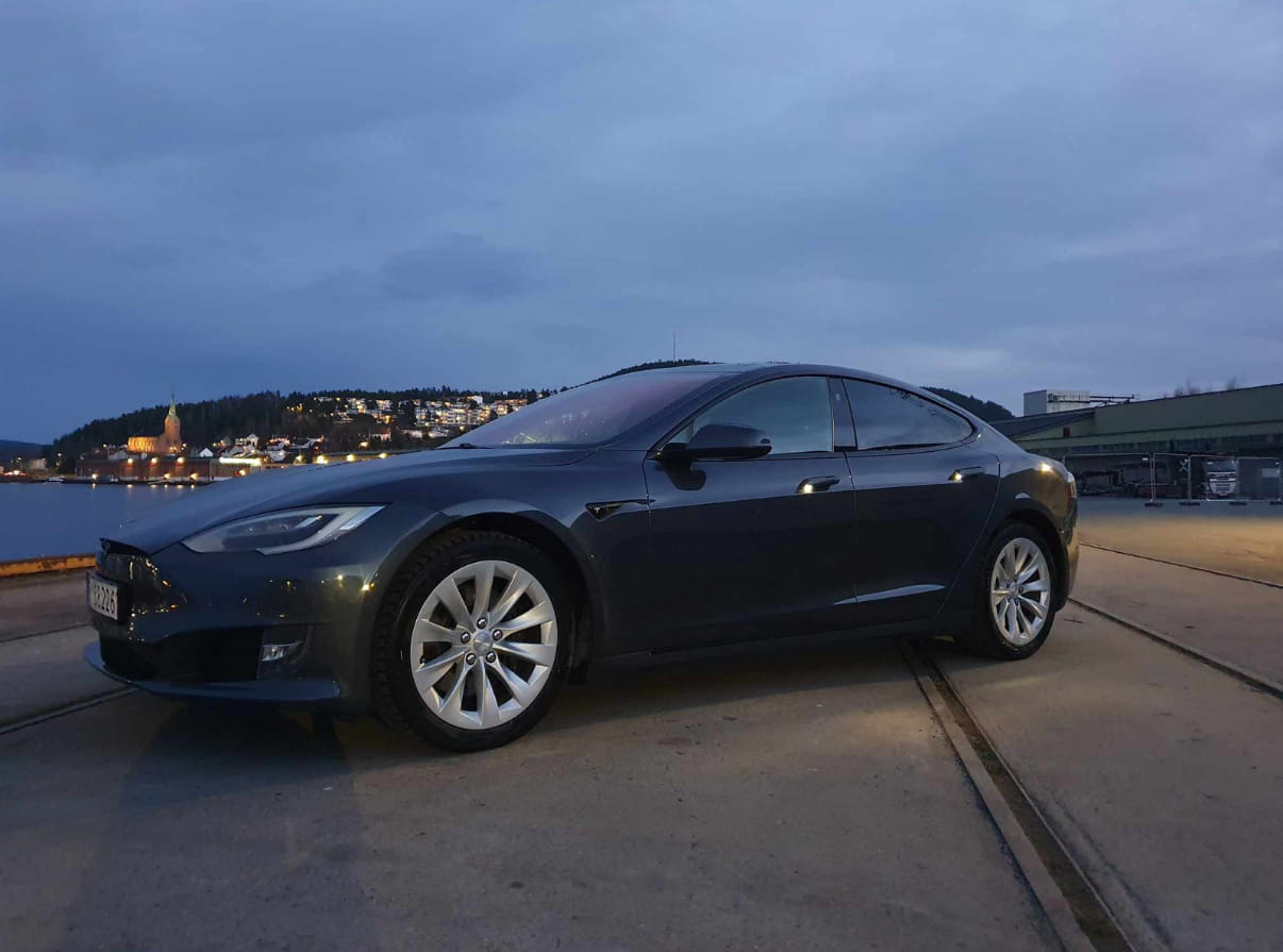 Tesla Model S 75D med Aircondition