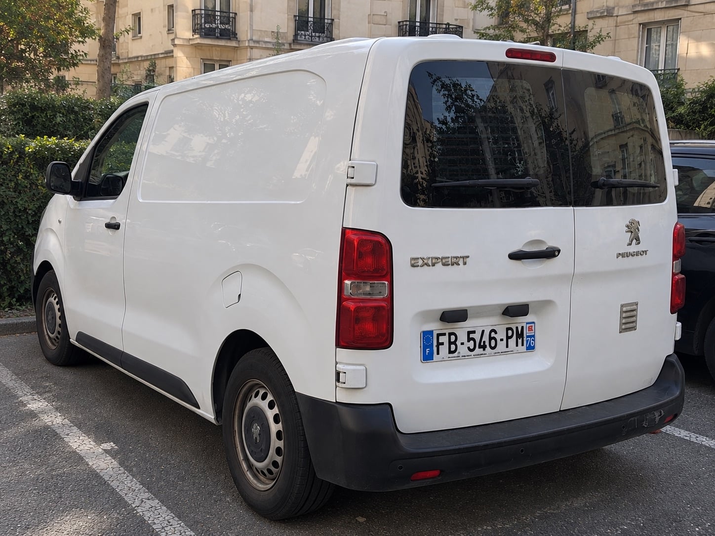 Peugeot Expert Parking privé réservé avec GPS