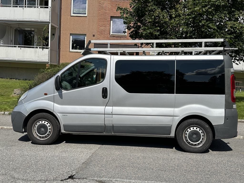 Opel Vivaro Minibuss 9 Seter med Babysete