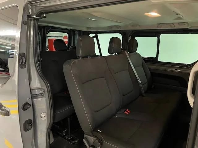 Renault Trafic Passenger avec Pneus neige