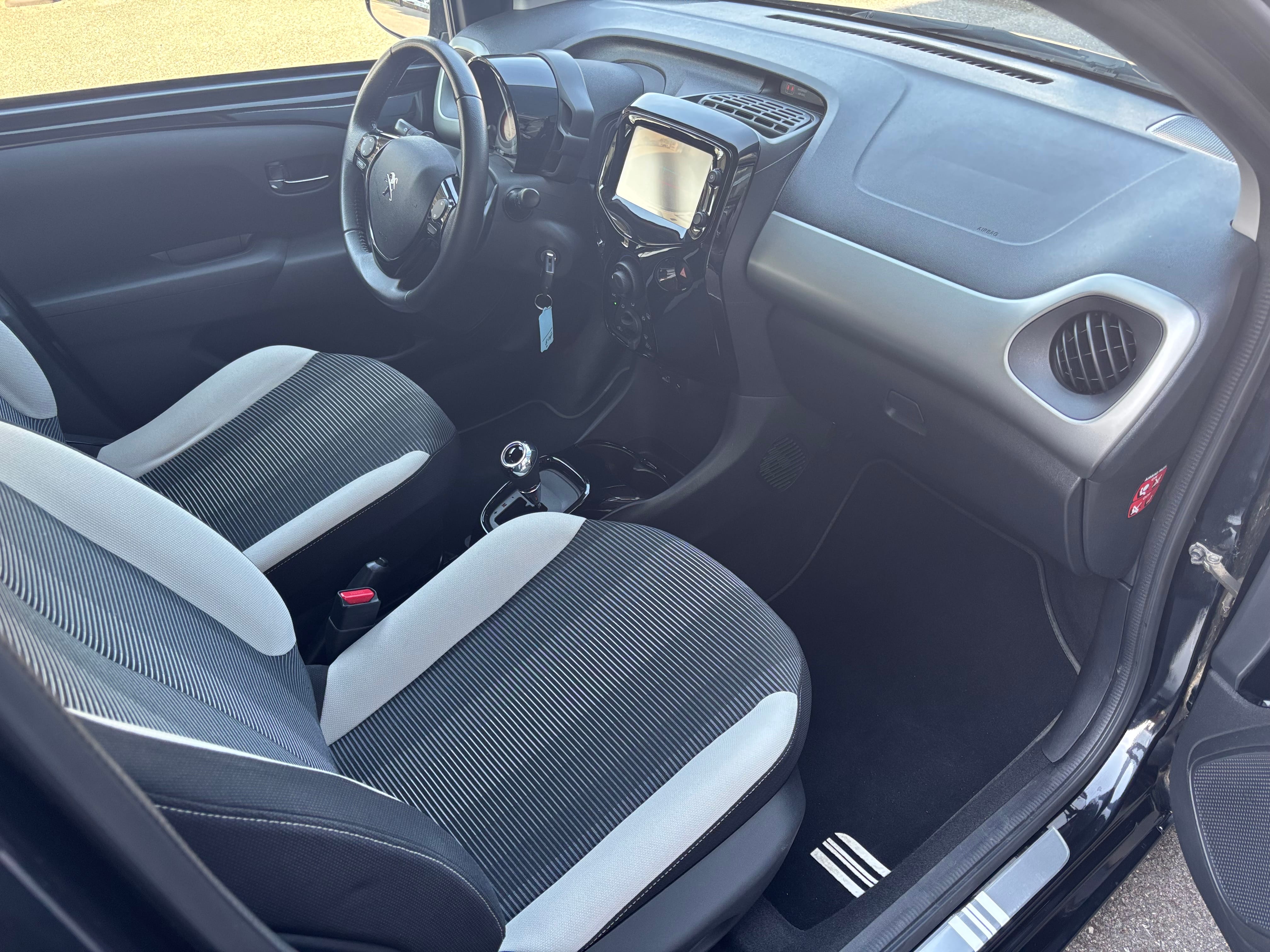 Peugeot 108 1.0 essence boite automatique avec Entrée audio / iPod