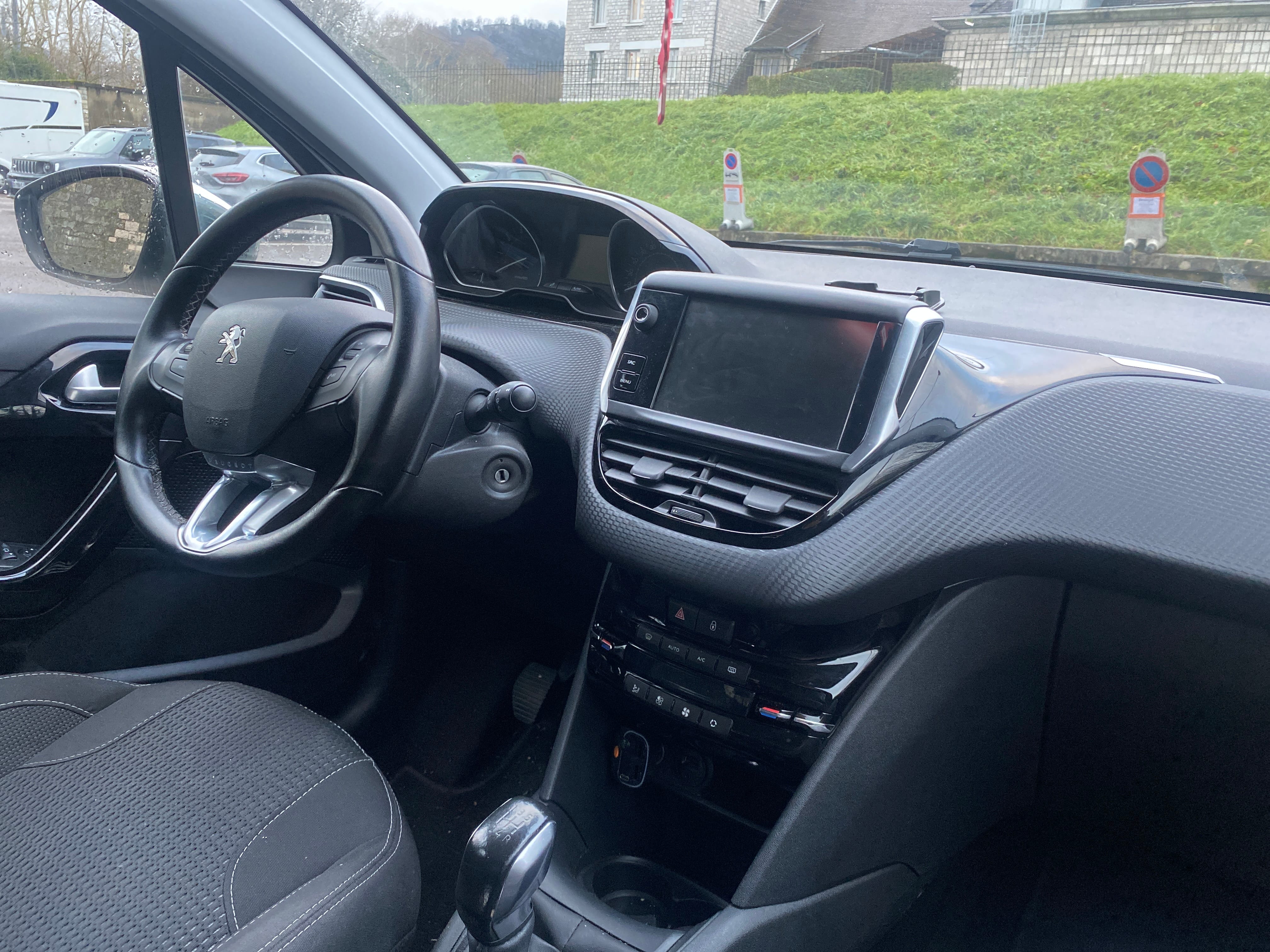 Peugeot 208 avec Régulateur de vitesse