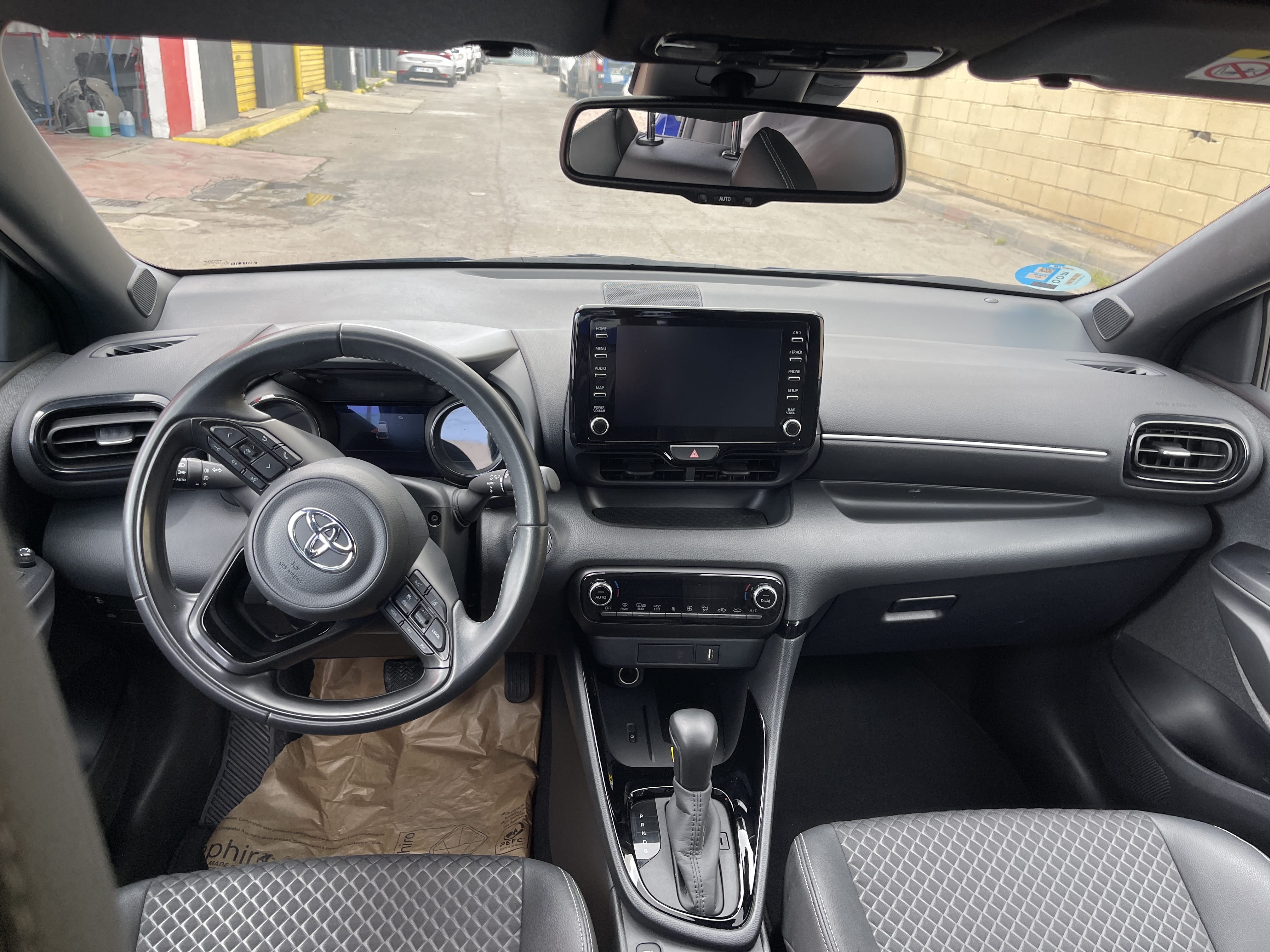 Toyota Yaris Híbrido avec Siège bébé