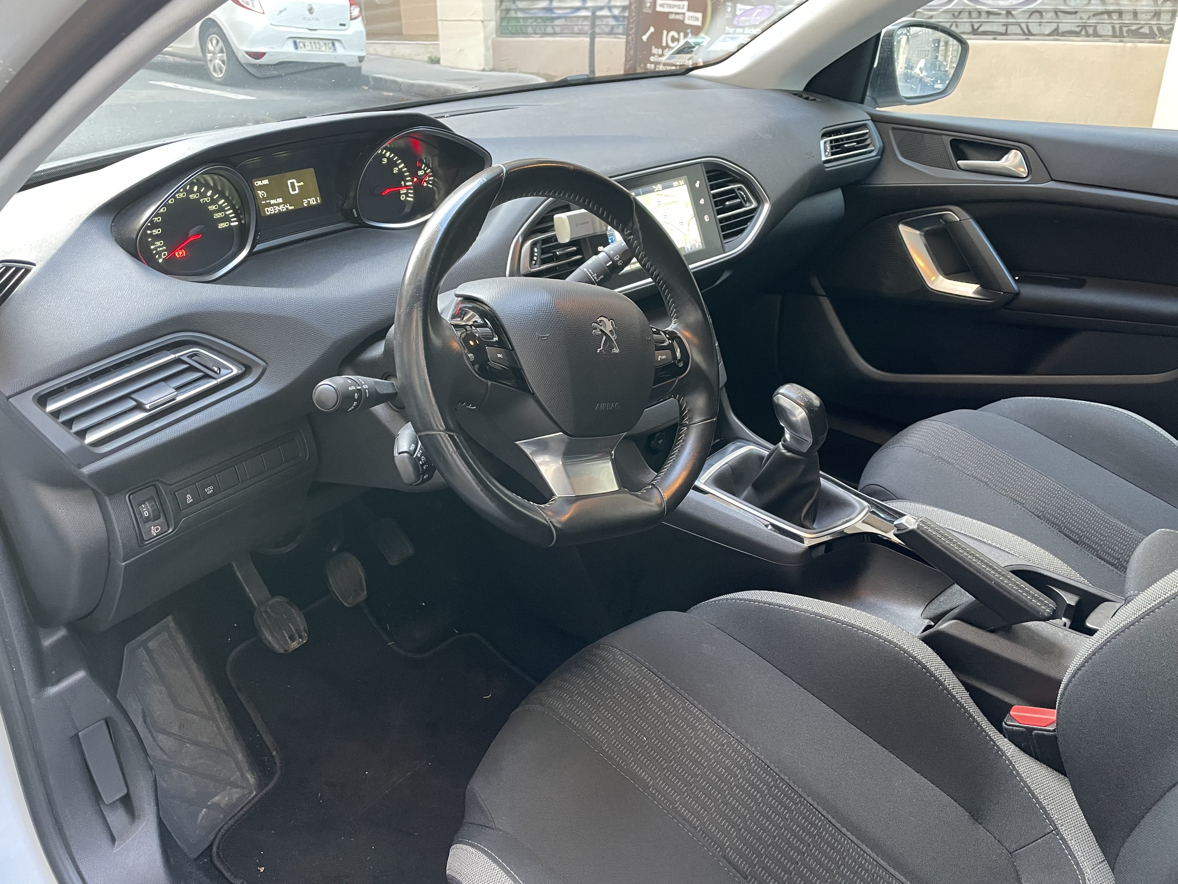 Peugeot 308 1.2L 110ch Essence avec Régulateur de vitesse
