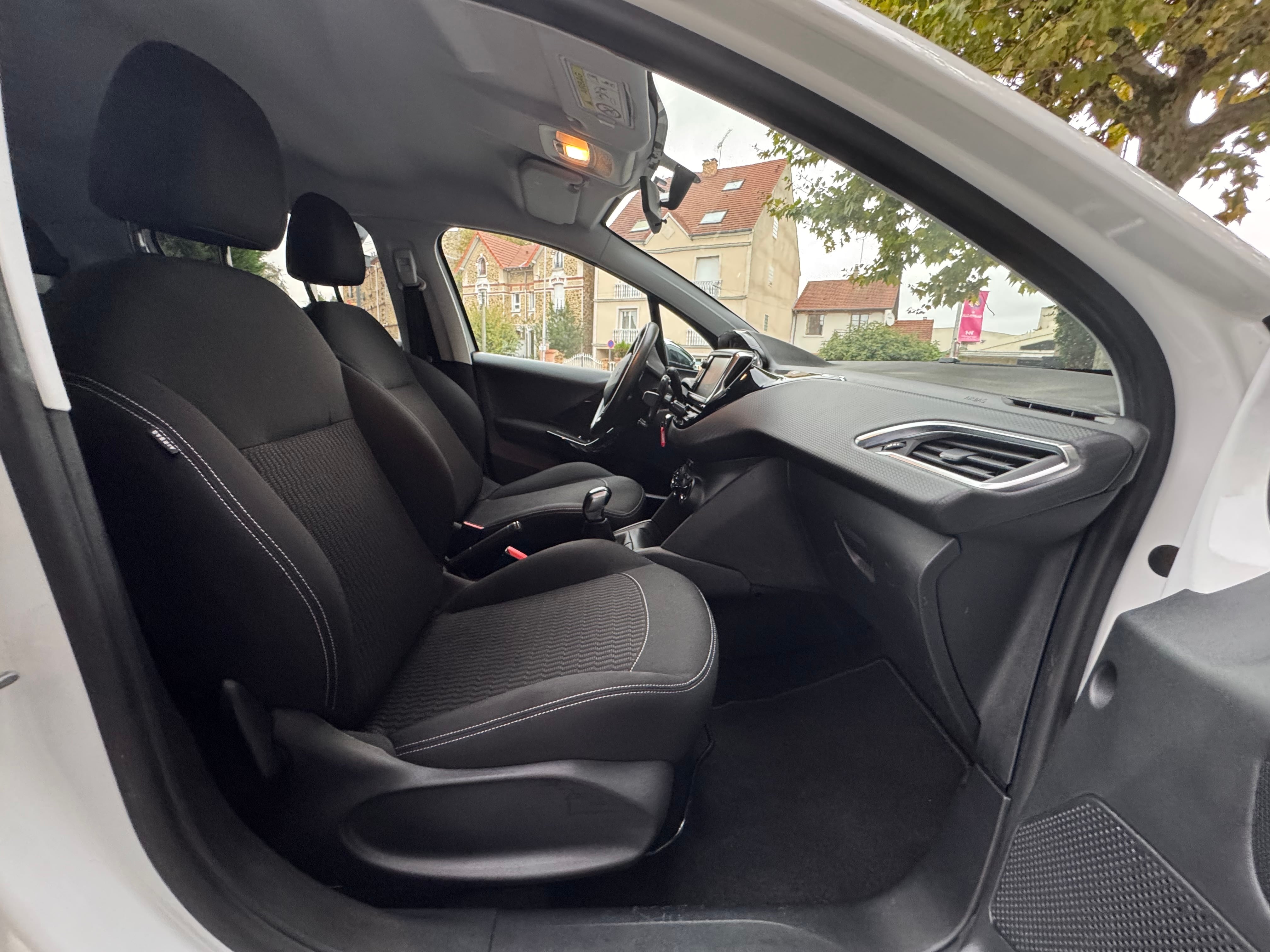 Peugeot 208 avec Port USB
