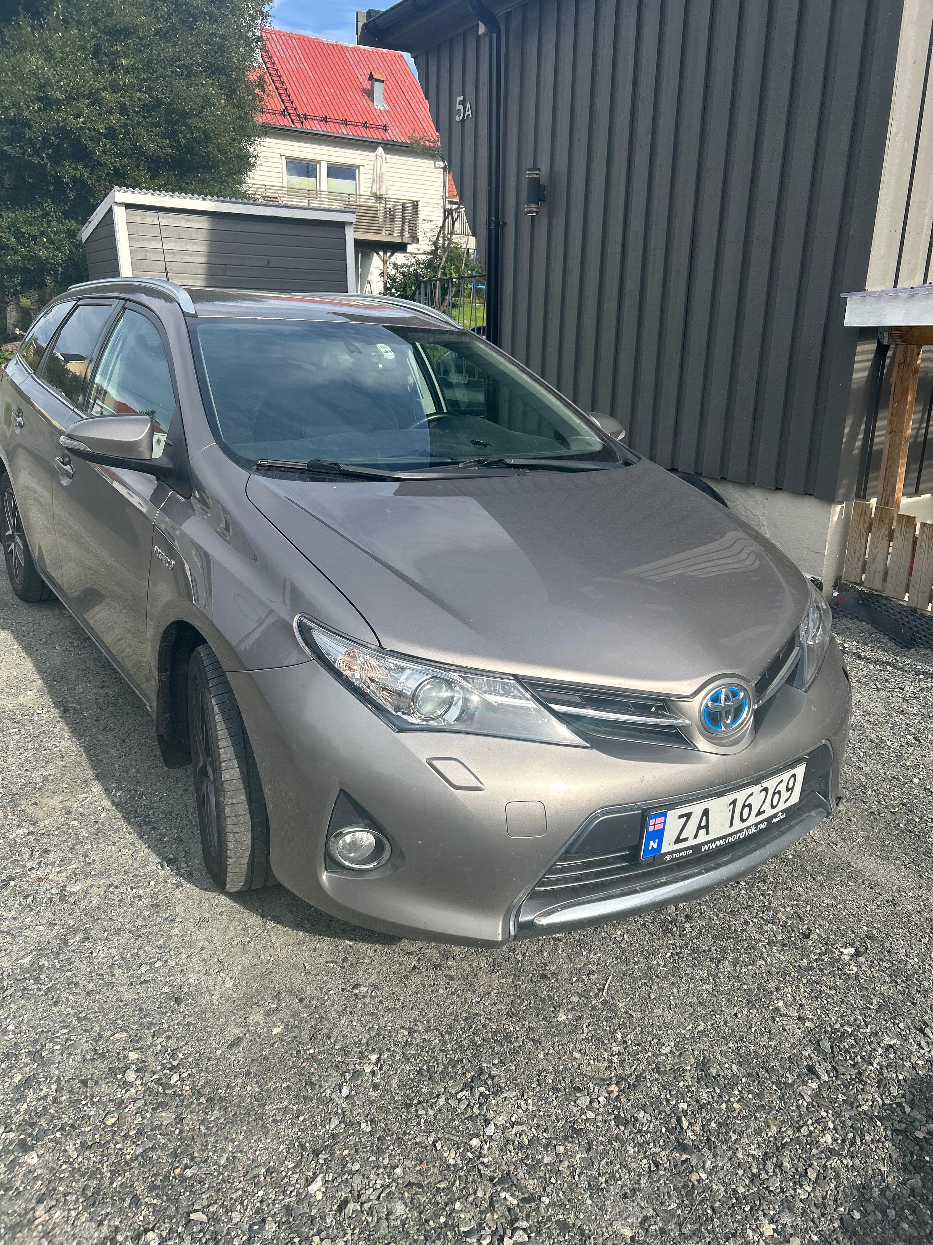 Toyota Auris, 2015, Blyfri 95 / Elektrisk (hybrid), automatisk