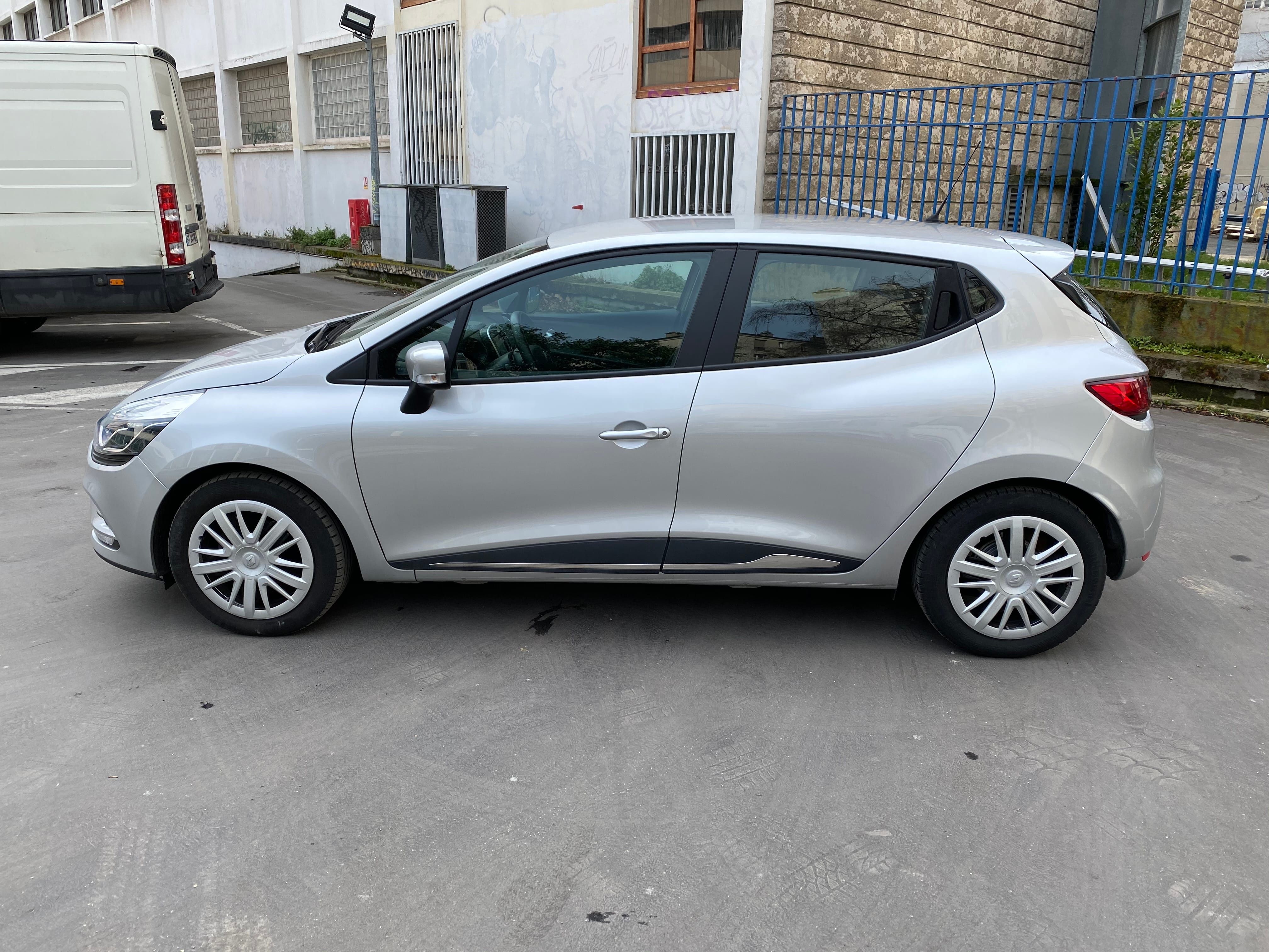 Renault Clio 353 avec Climatisation