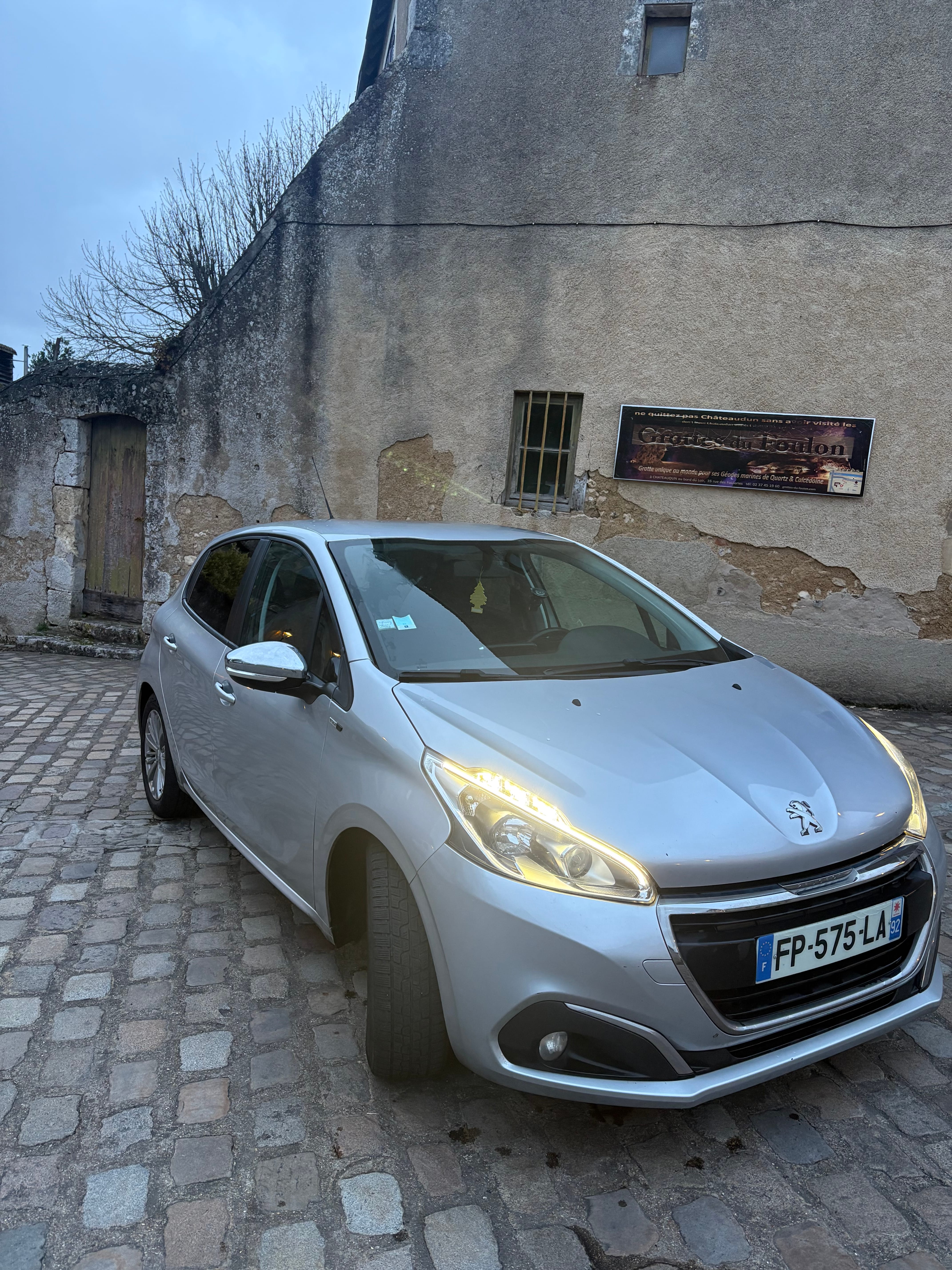 Peugeot 208 avec Climatisation