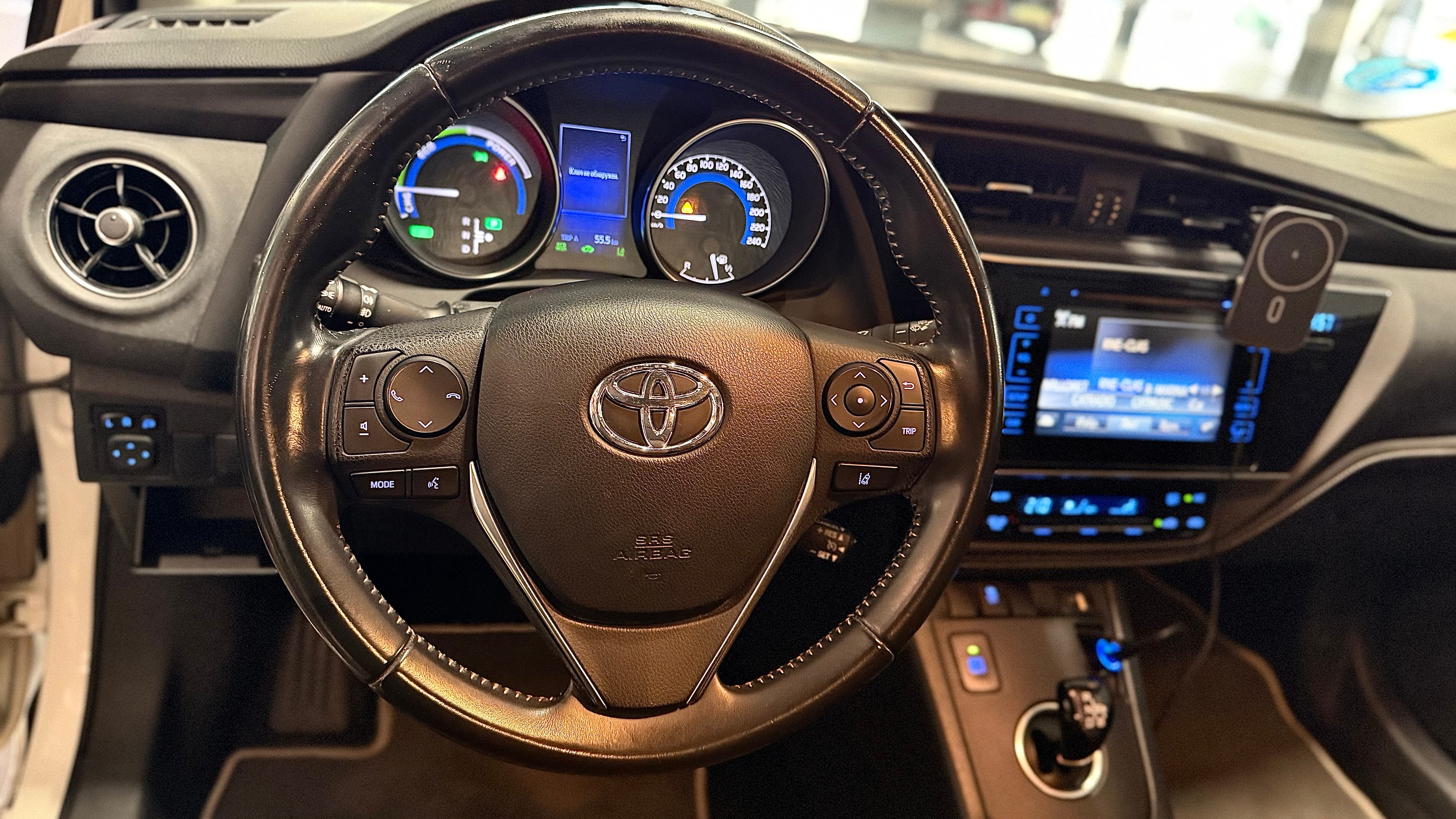 Toyota Auris Híbrido con Control de velocidad