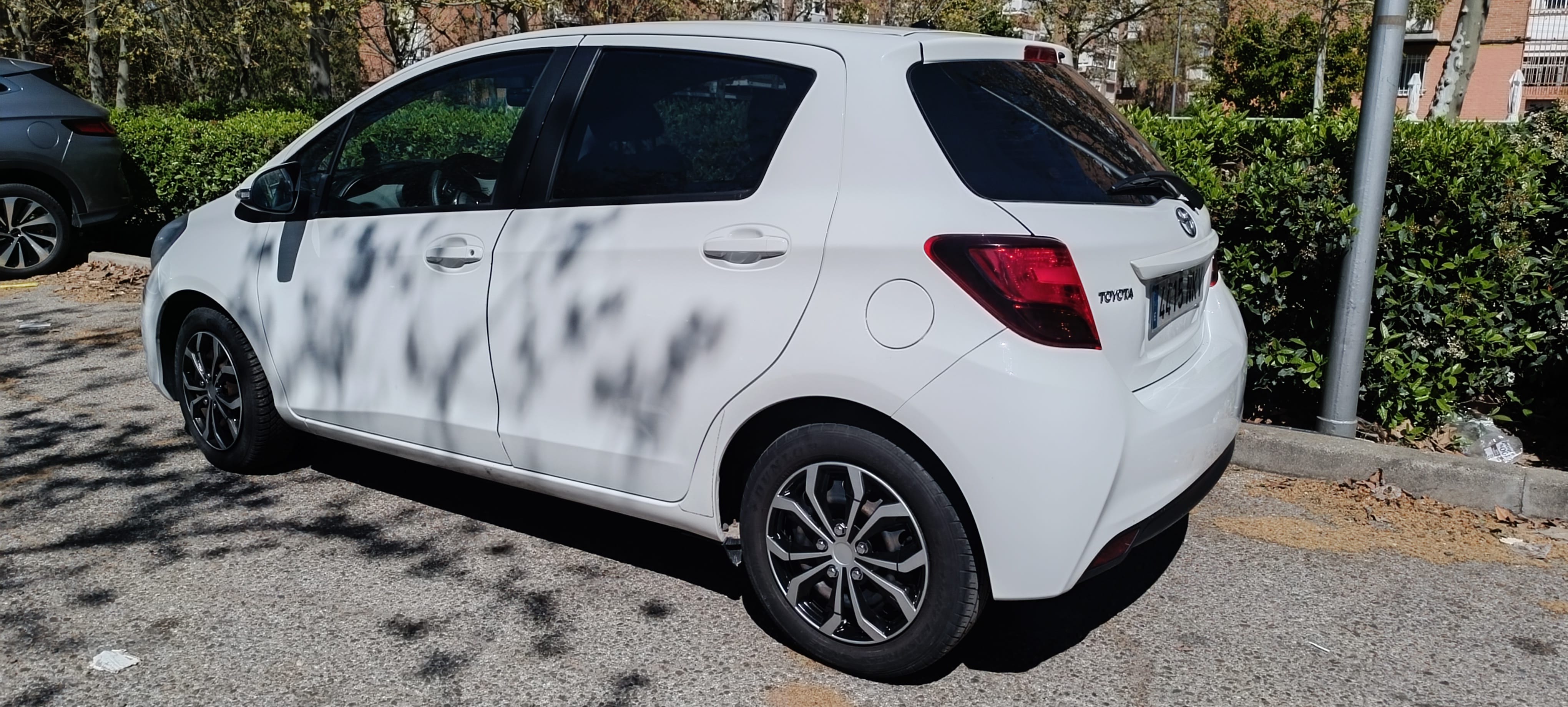 Toyota Yaris con Aire acondicionado