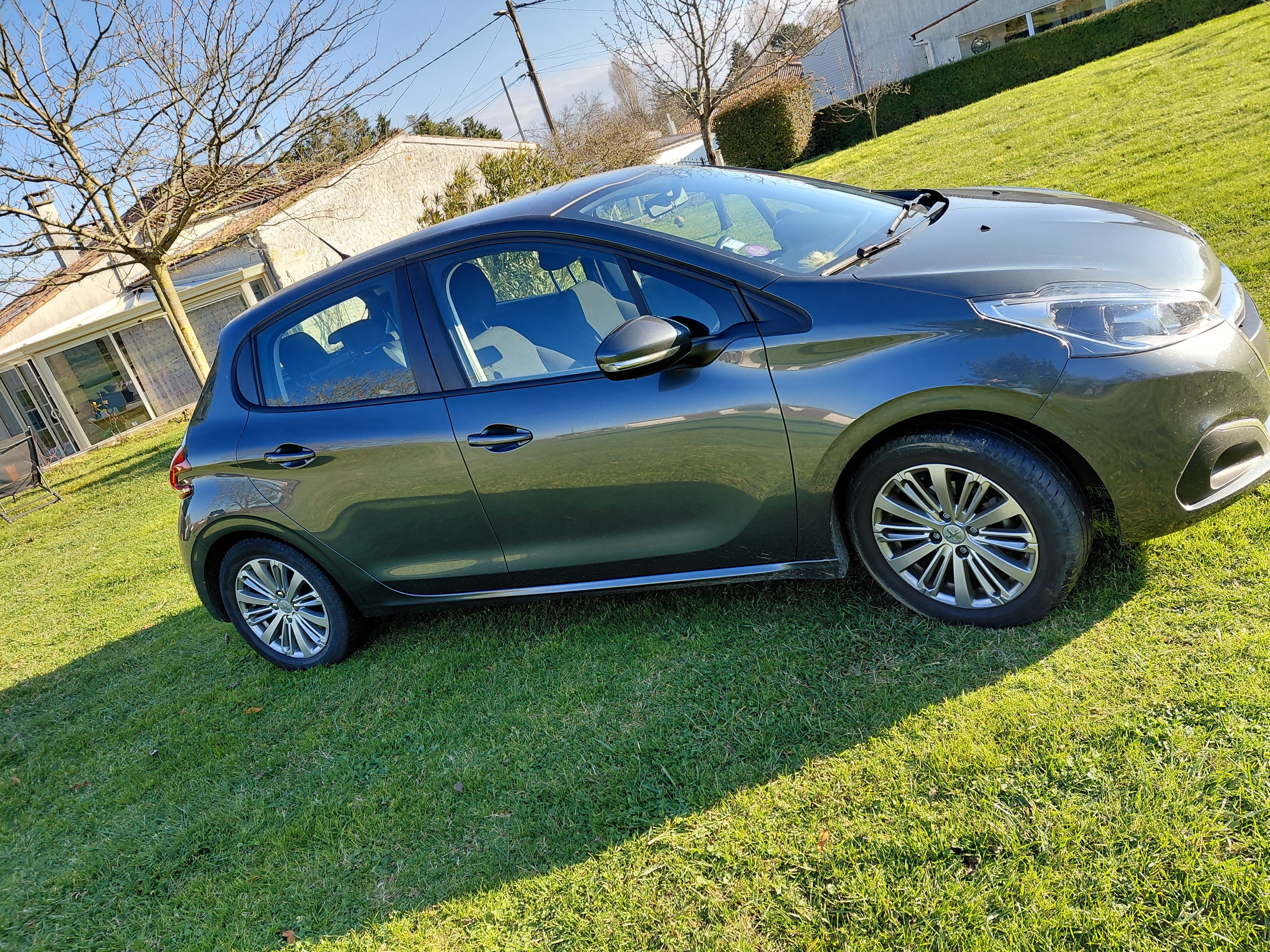 Peugeot 208 avec Entrée audio / iPod