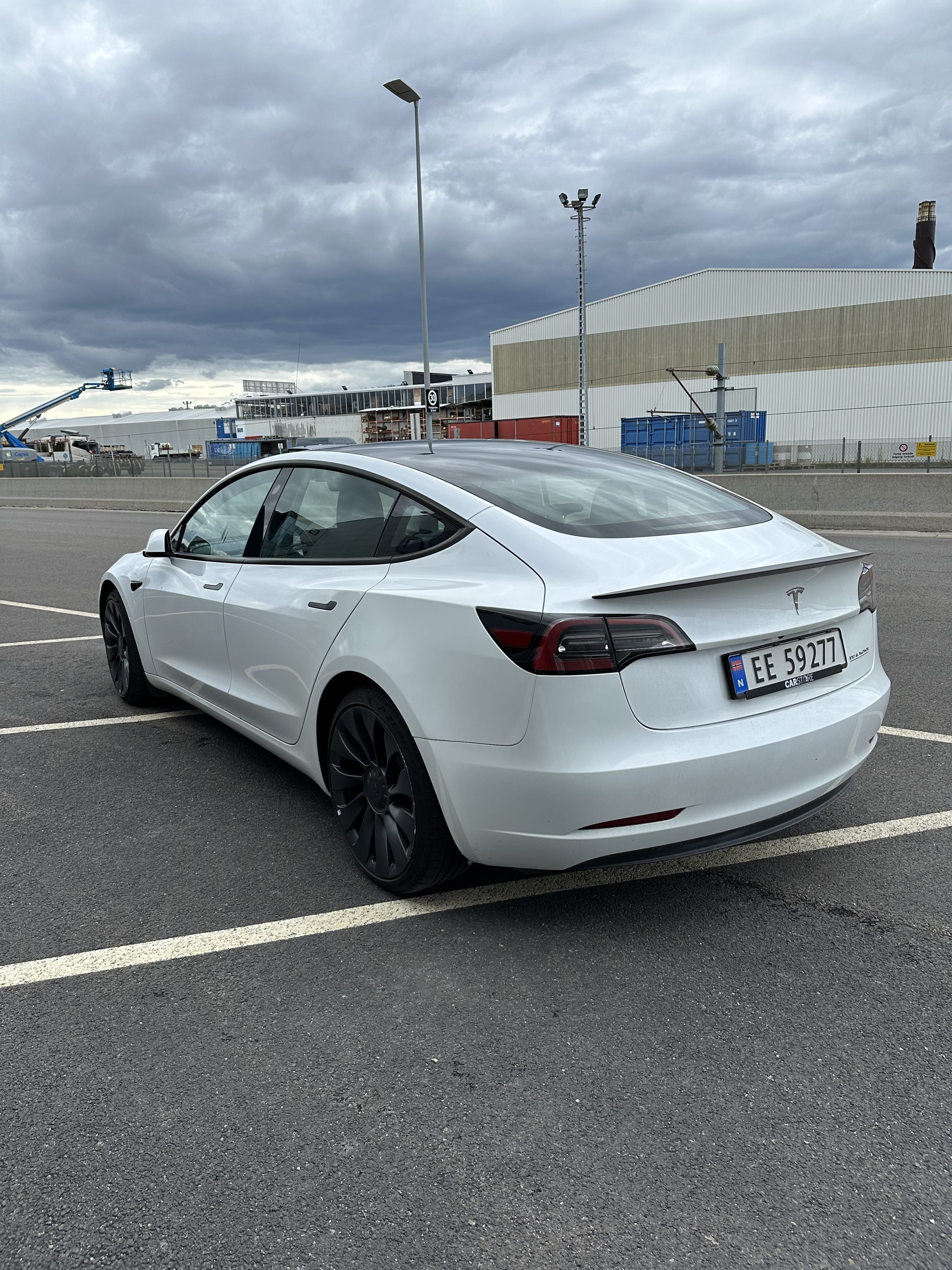 Tesla Model 3 Performance med Cruisekontroll