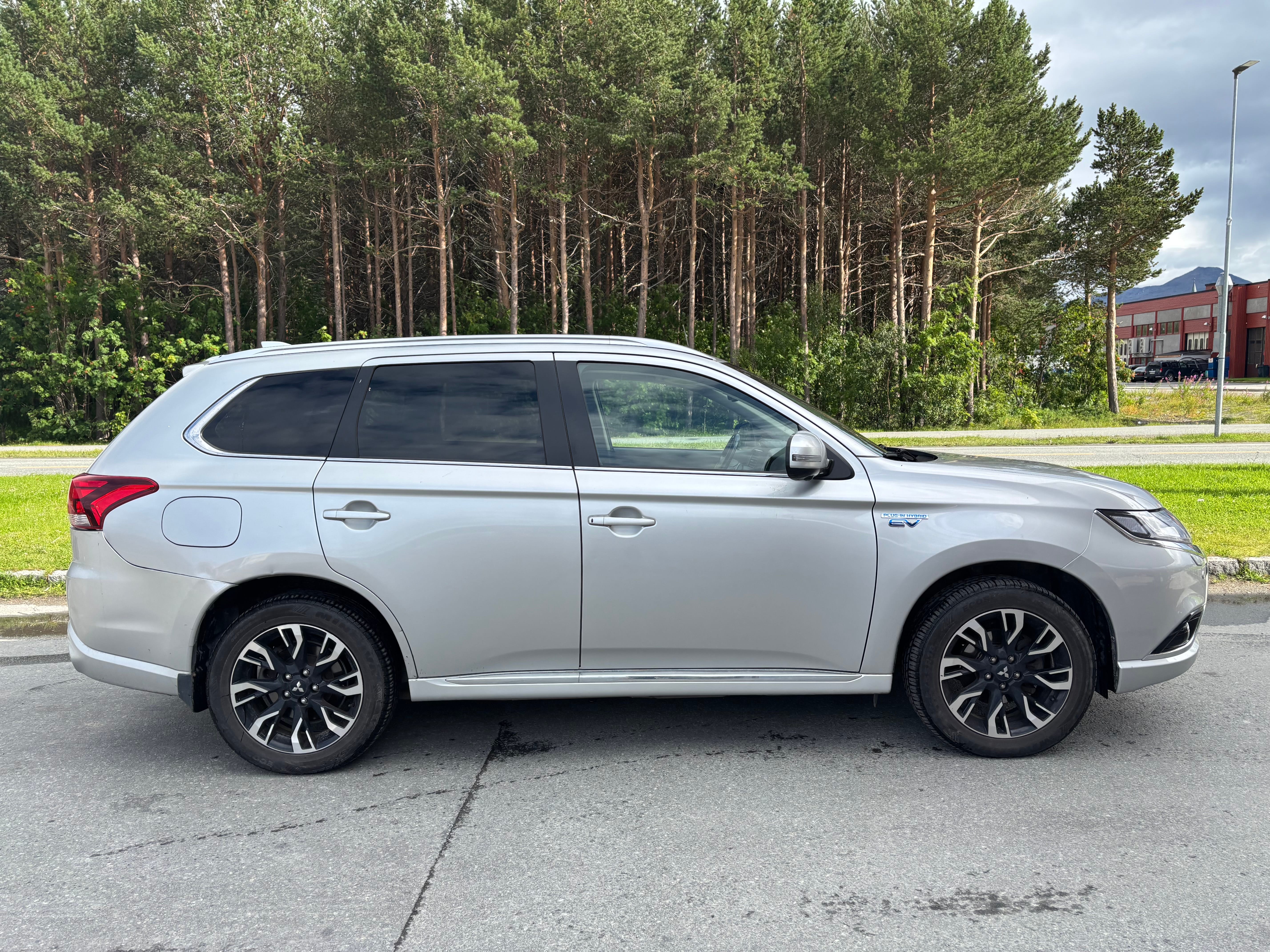 Mitsubishi Outlander Hybrid med Aircondition