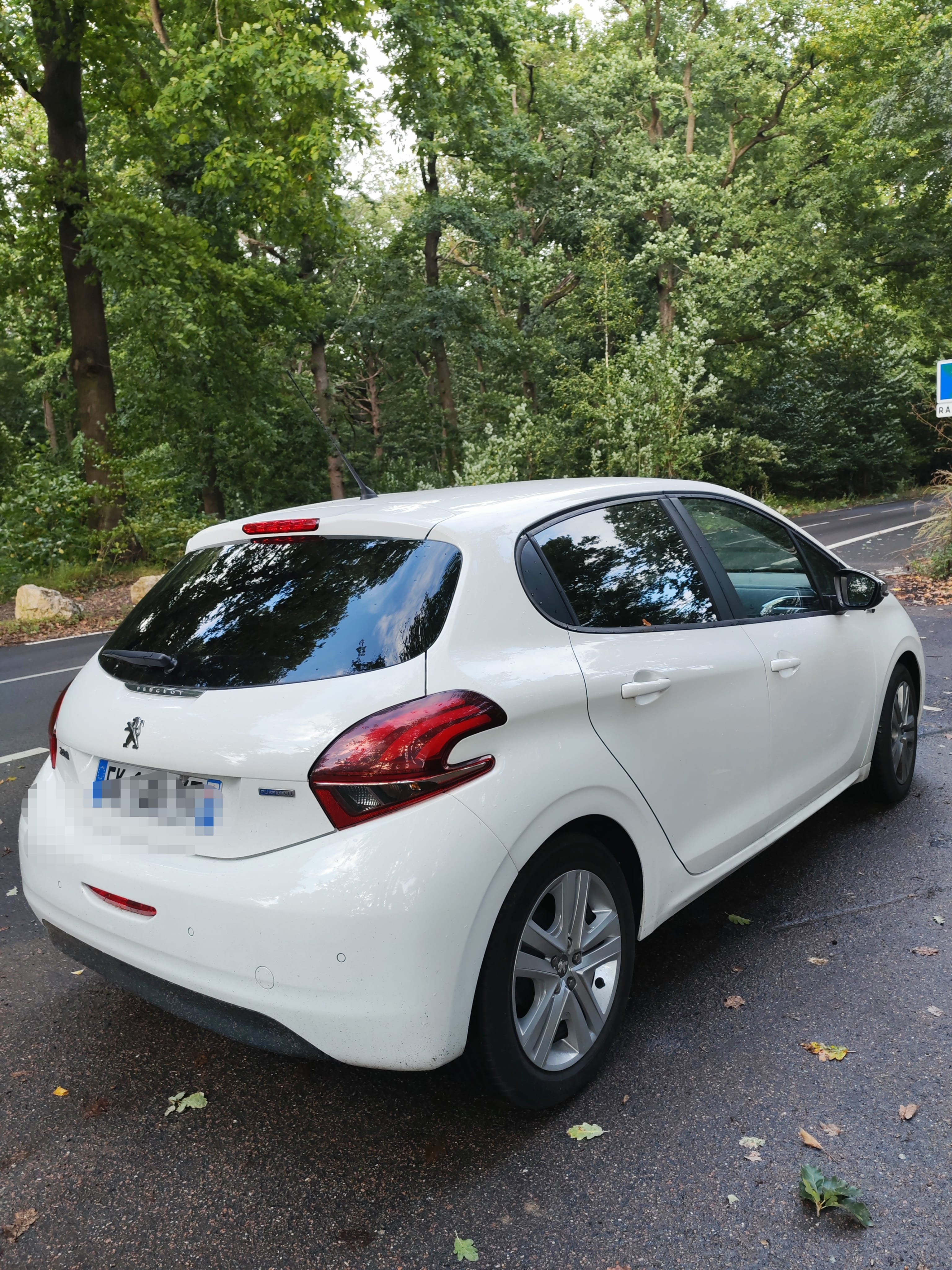 Peugeot 208 avec Entrée audio / iPod