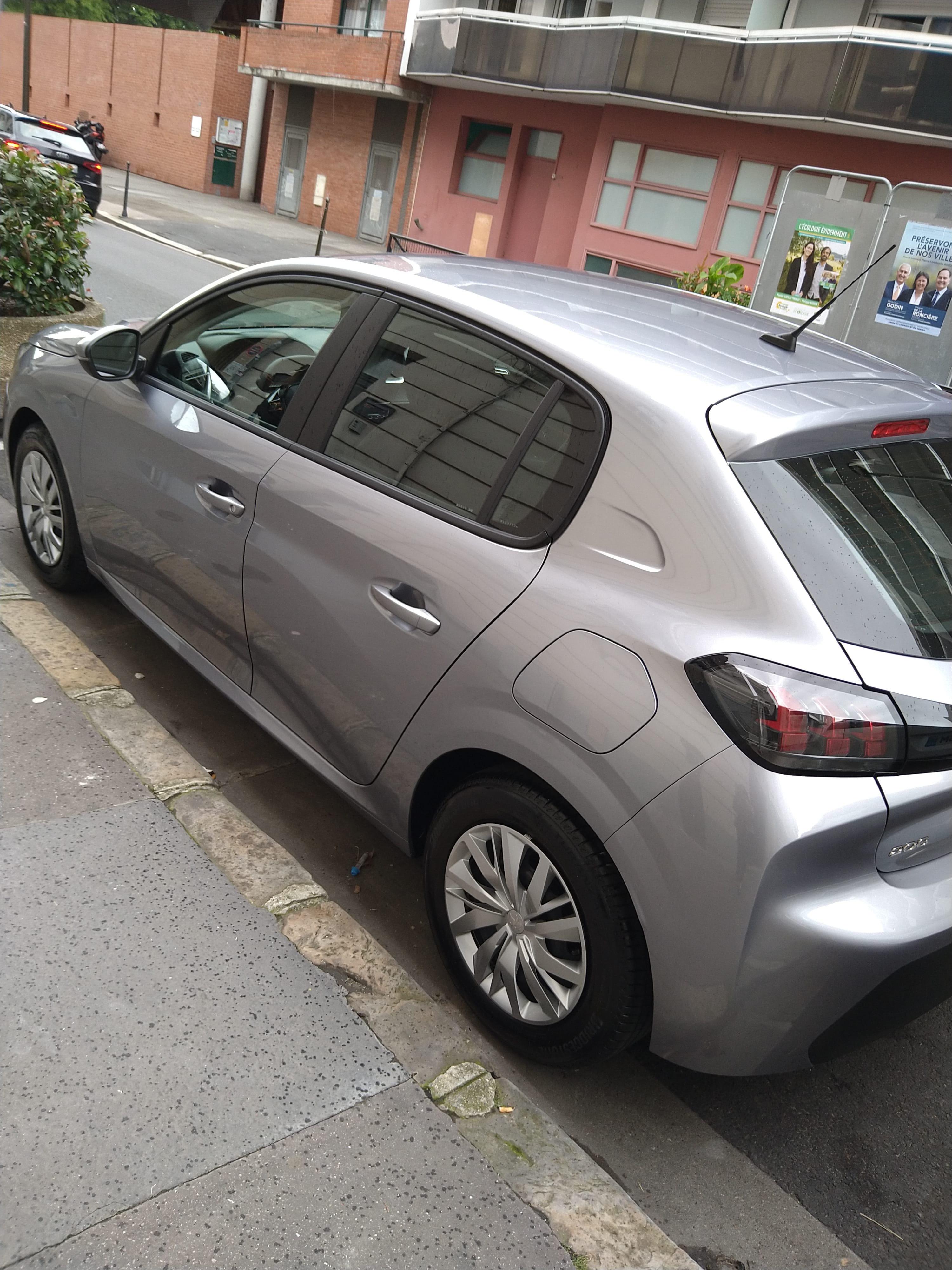Peugeot 208 avec GPS