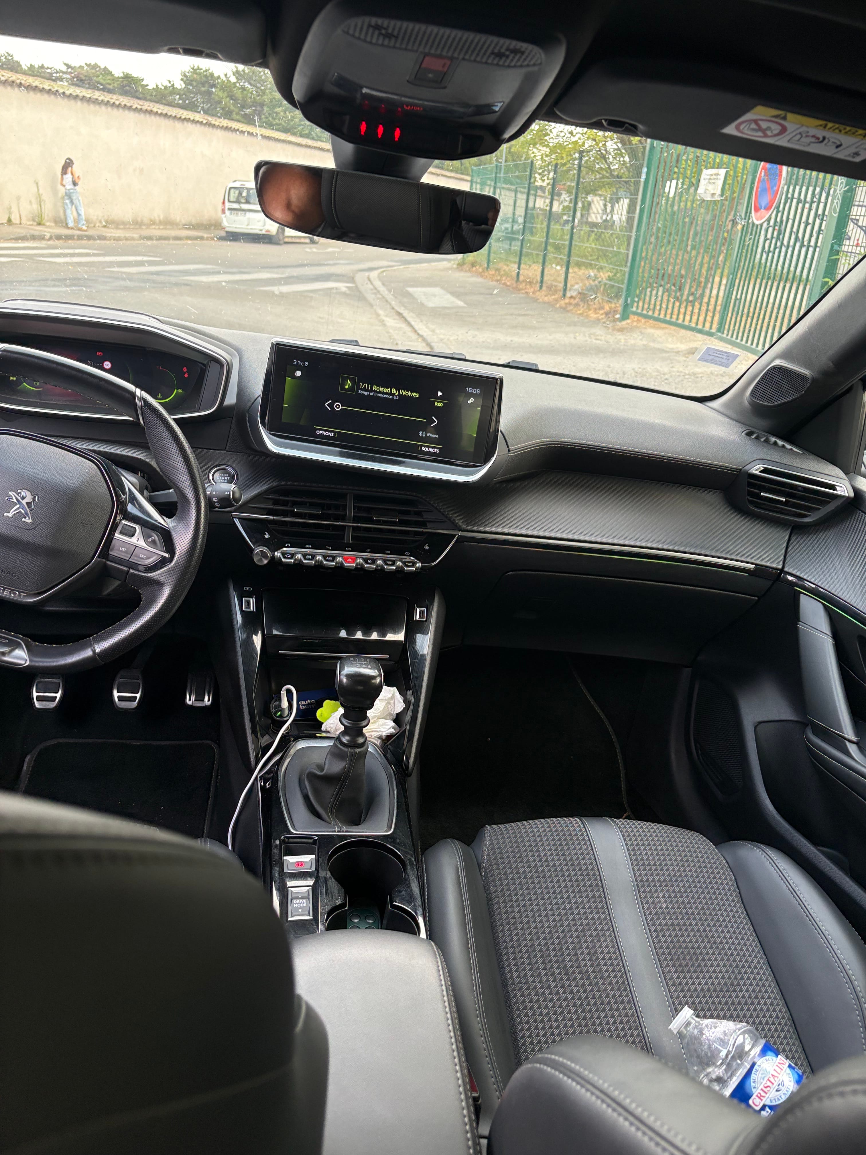 Peugeot 208 avec GPS