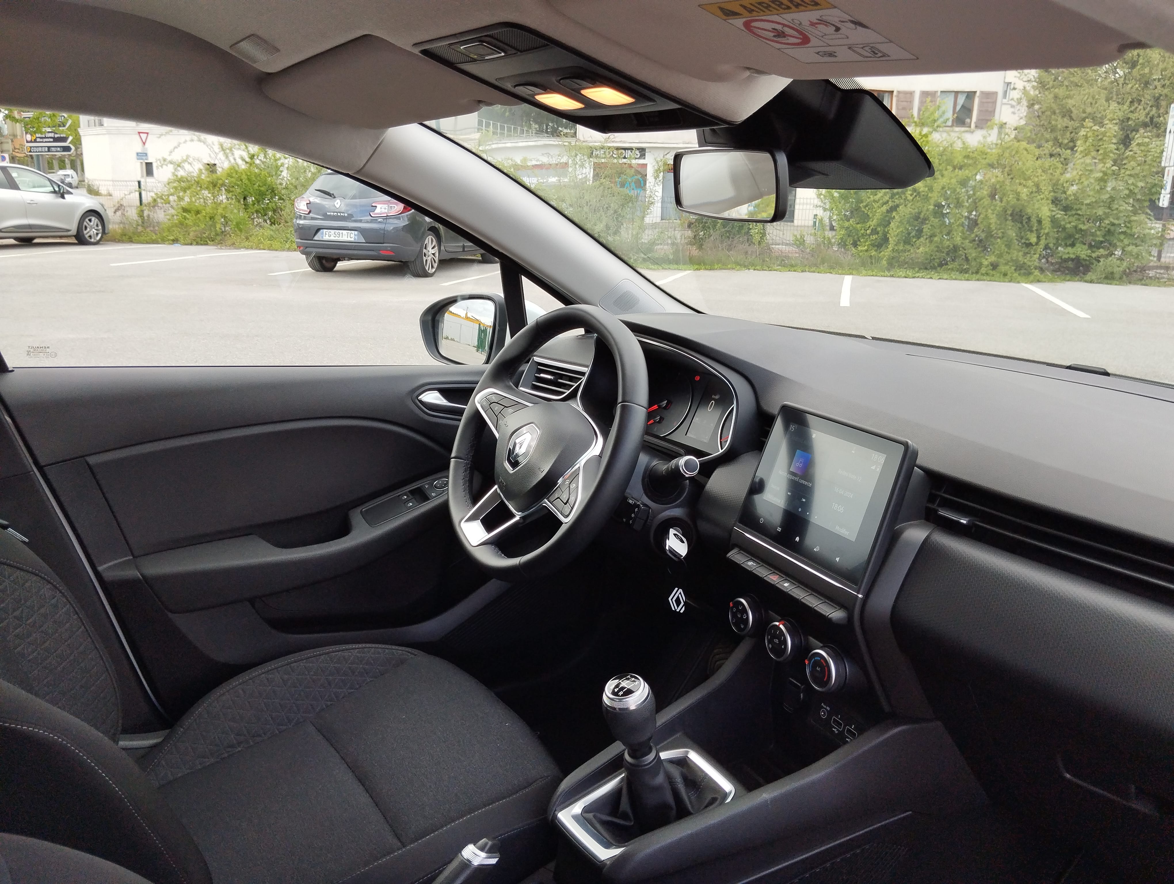 Renault Clio 1.0L essence avec Entrée audio / iPod