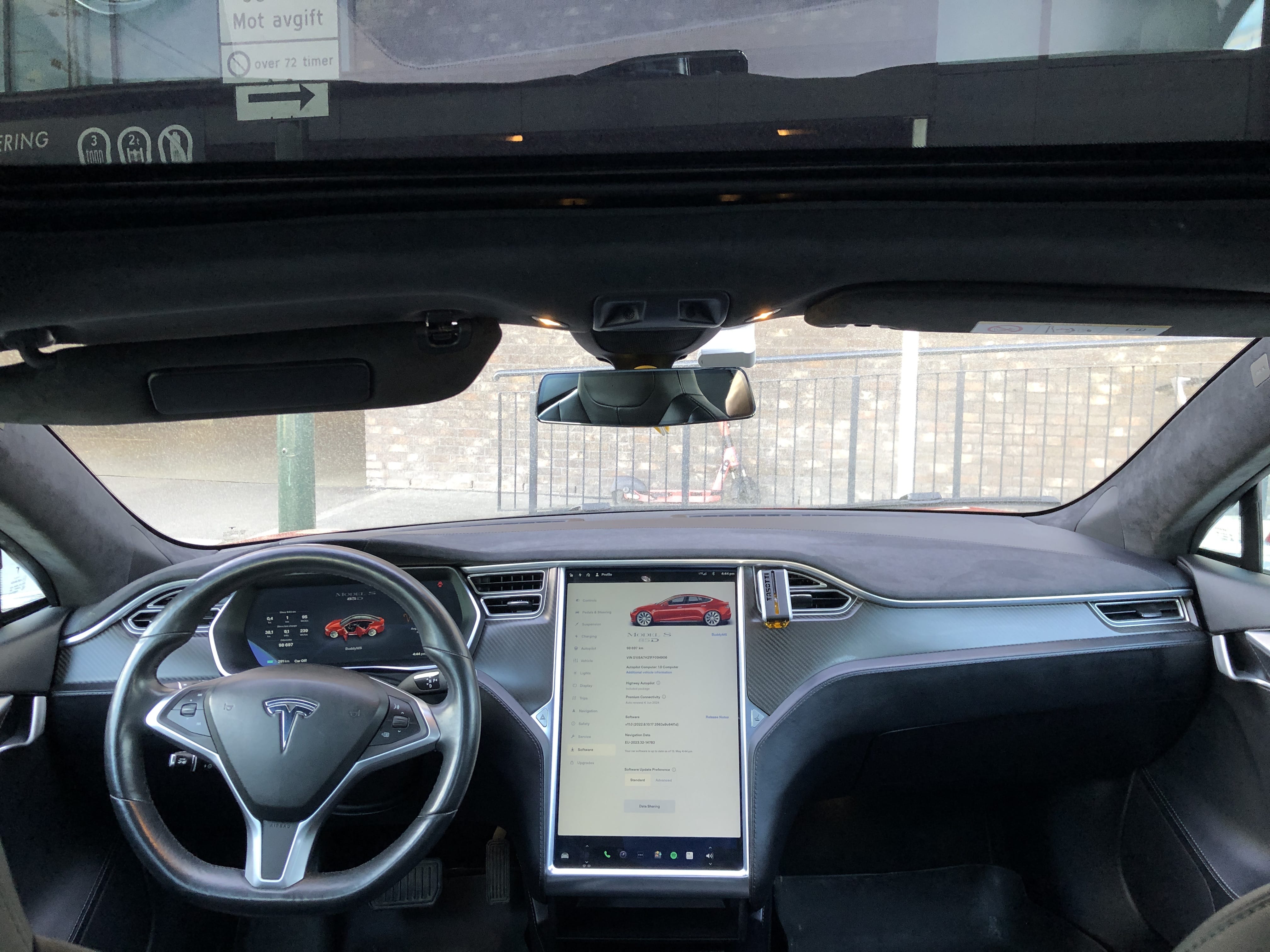 Tesla Model S 85D med GPS