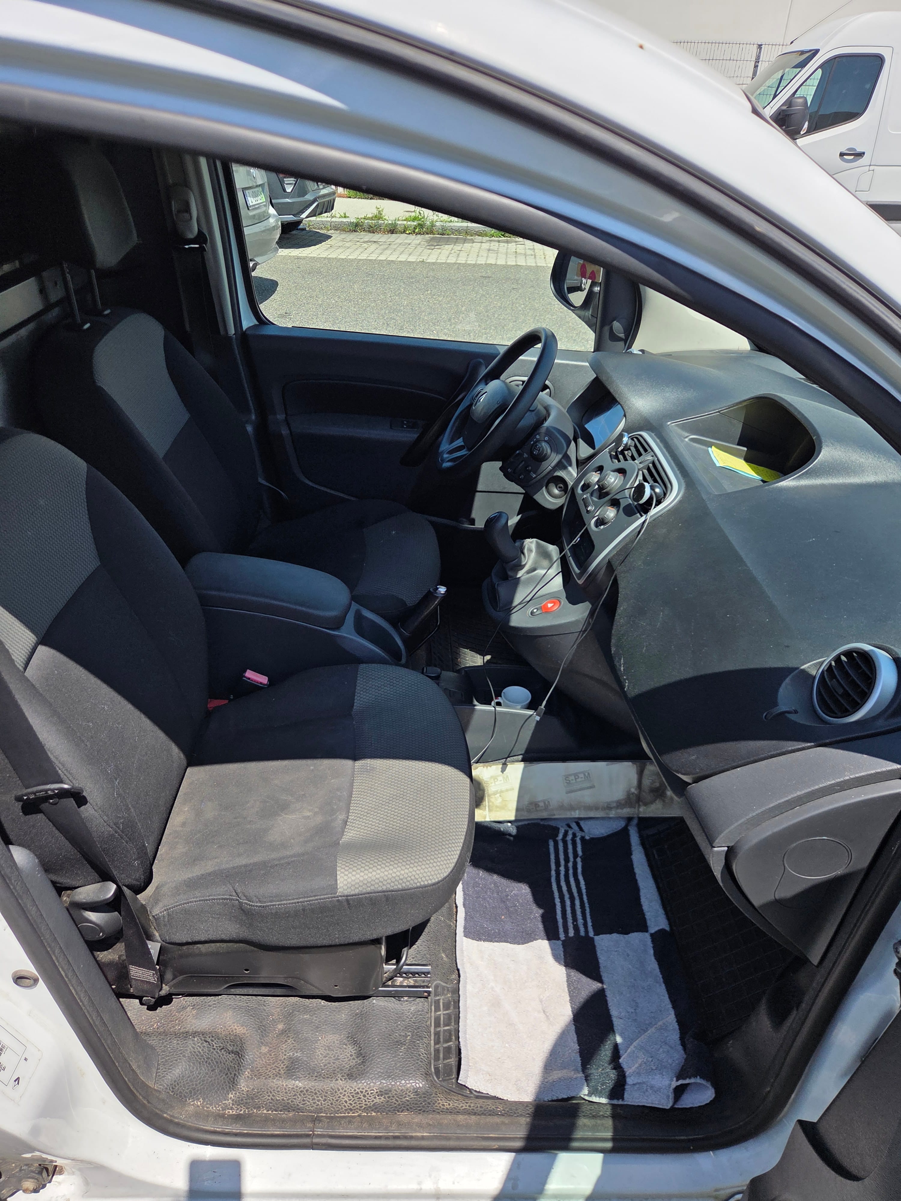 Renault Kangoo Kastenwagen mit Rückfahrkamera