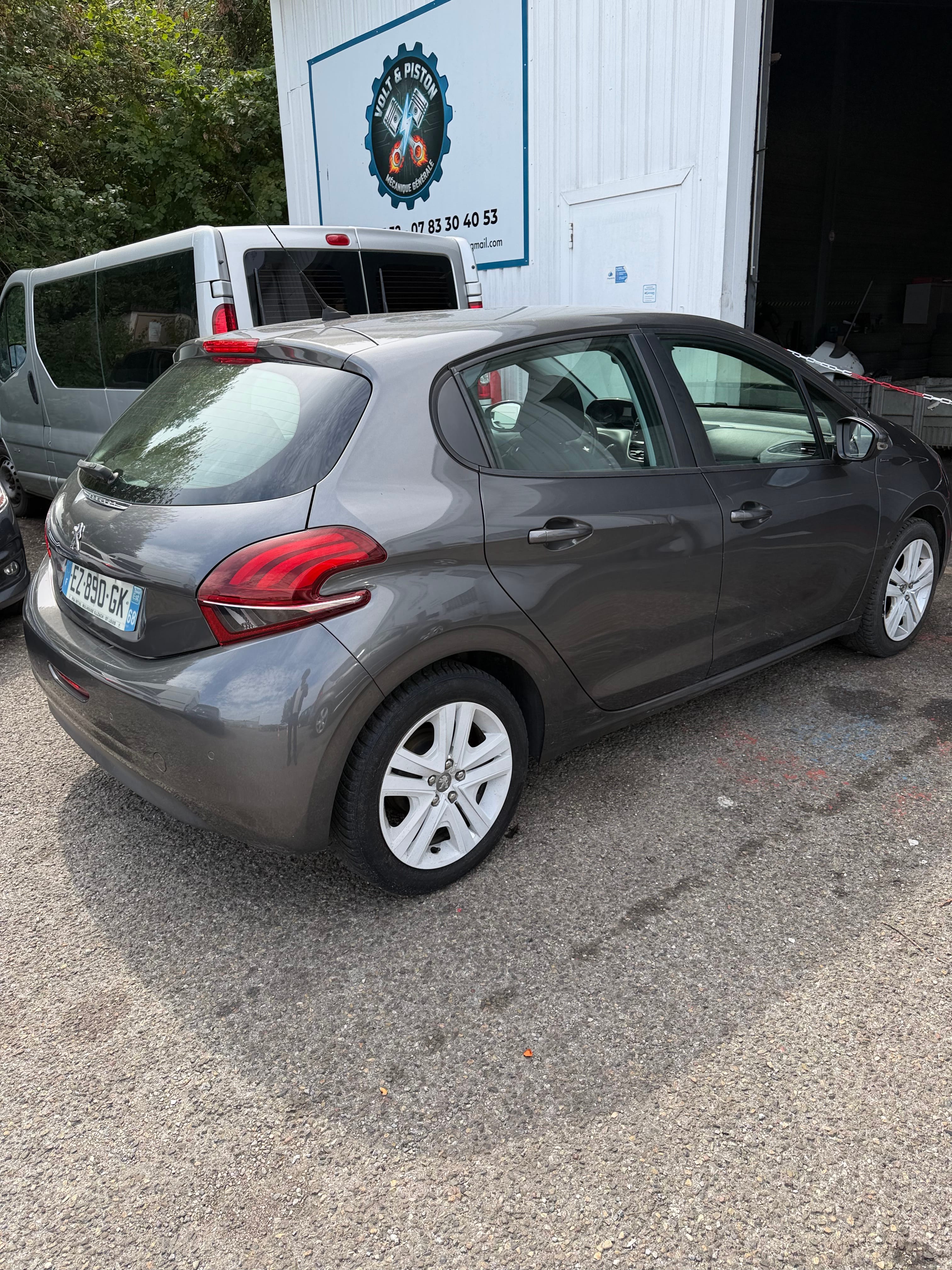 Peugeot 208 avec GPS