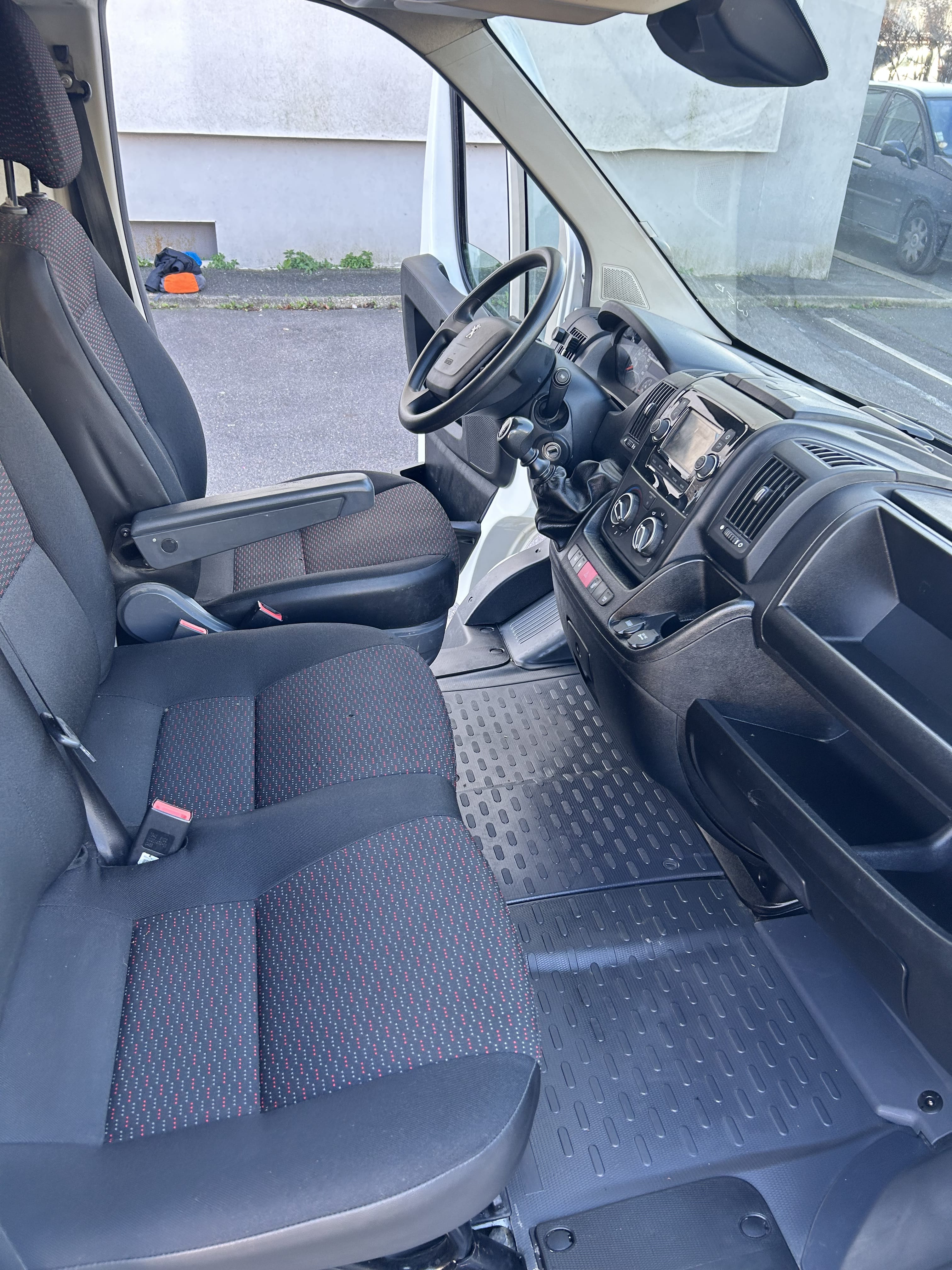 Peugeot Boxer L2H2 avec GPS
