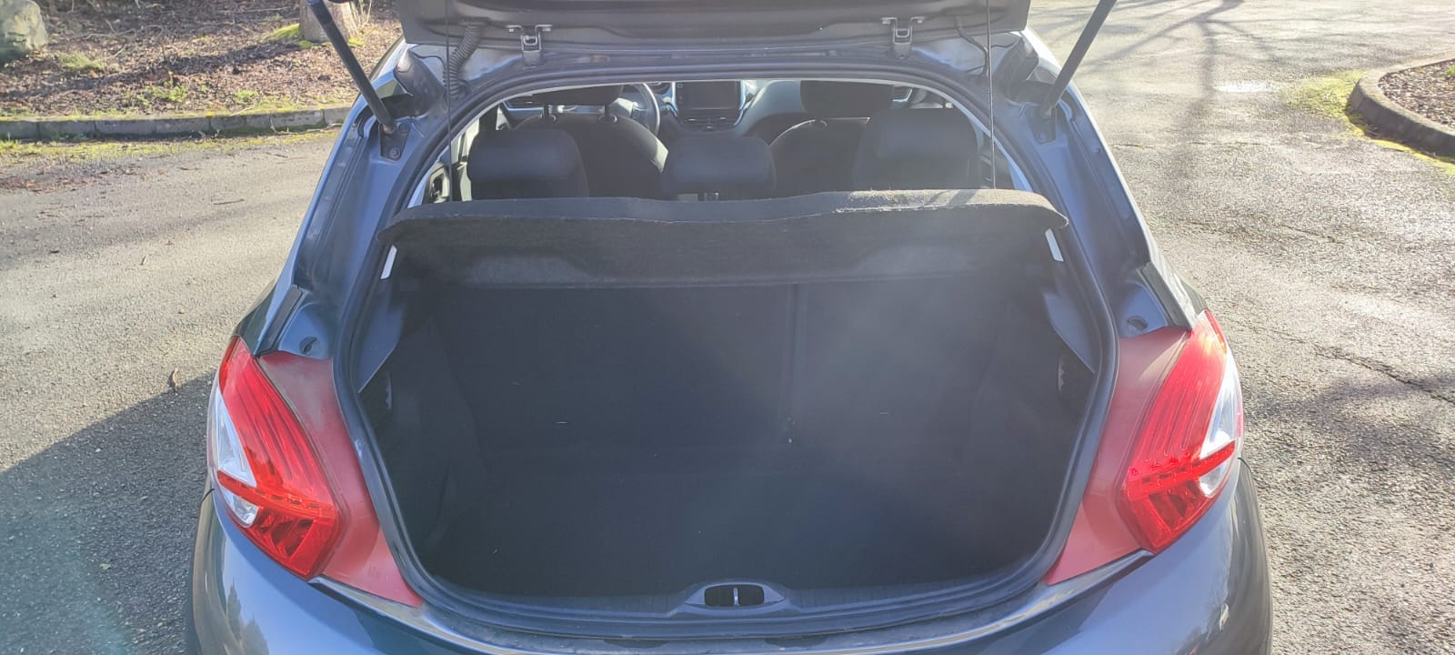 Peugeot 208 avec Autoradio