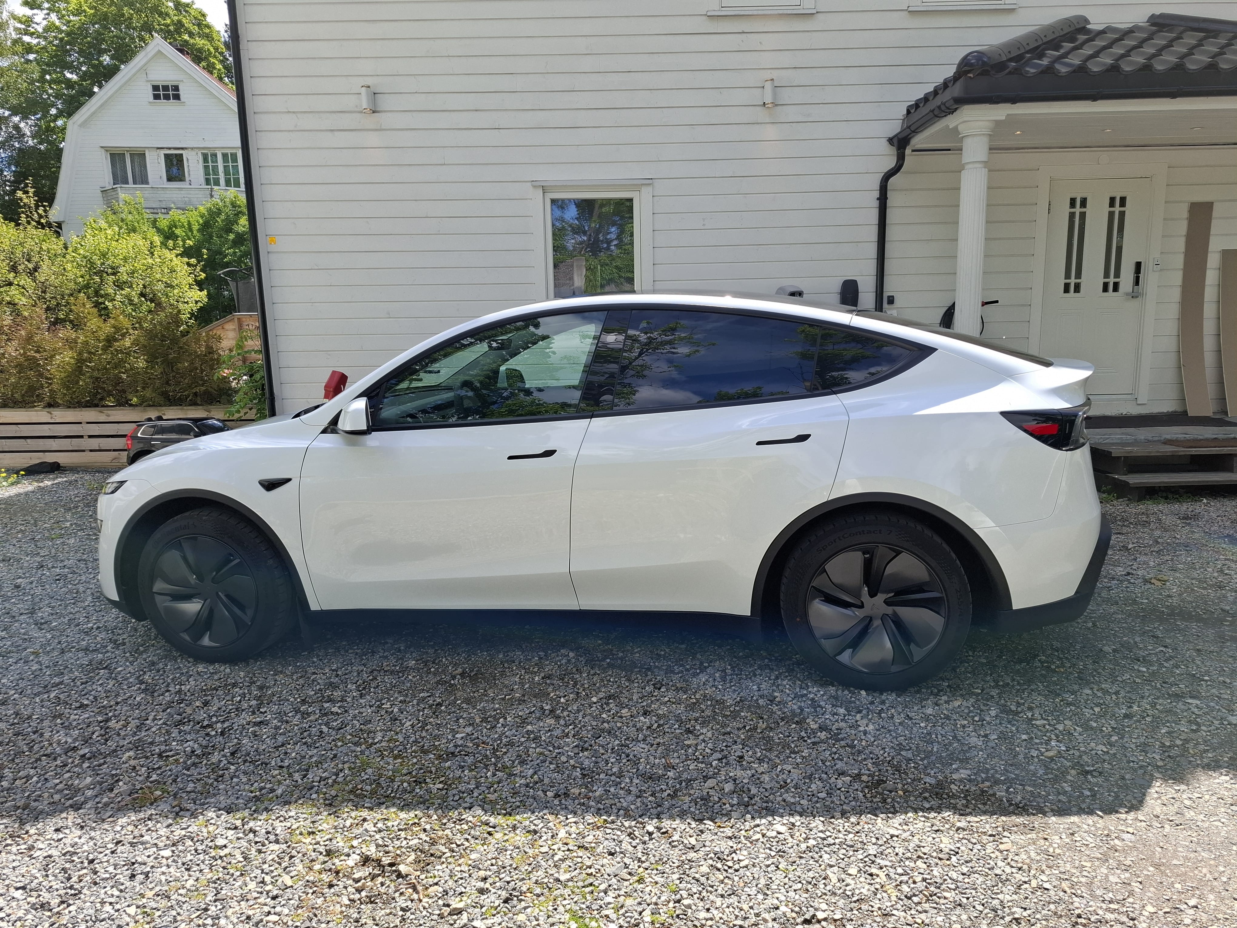Tesla Model Y Long Range with Air conditioning