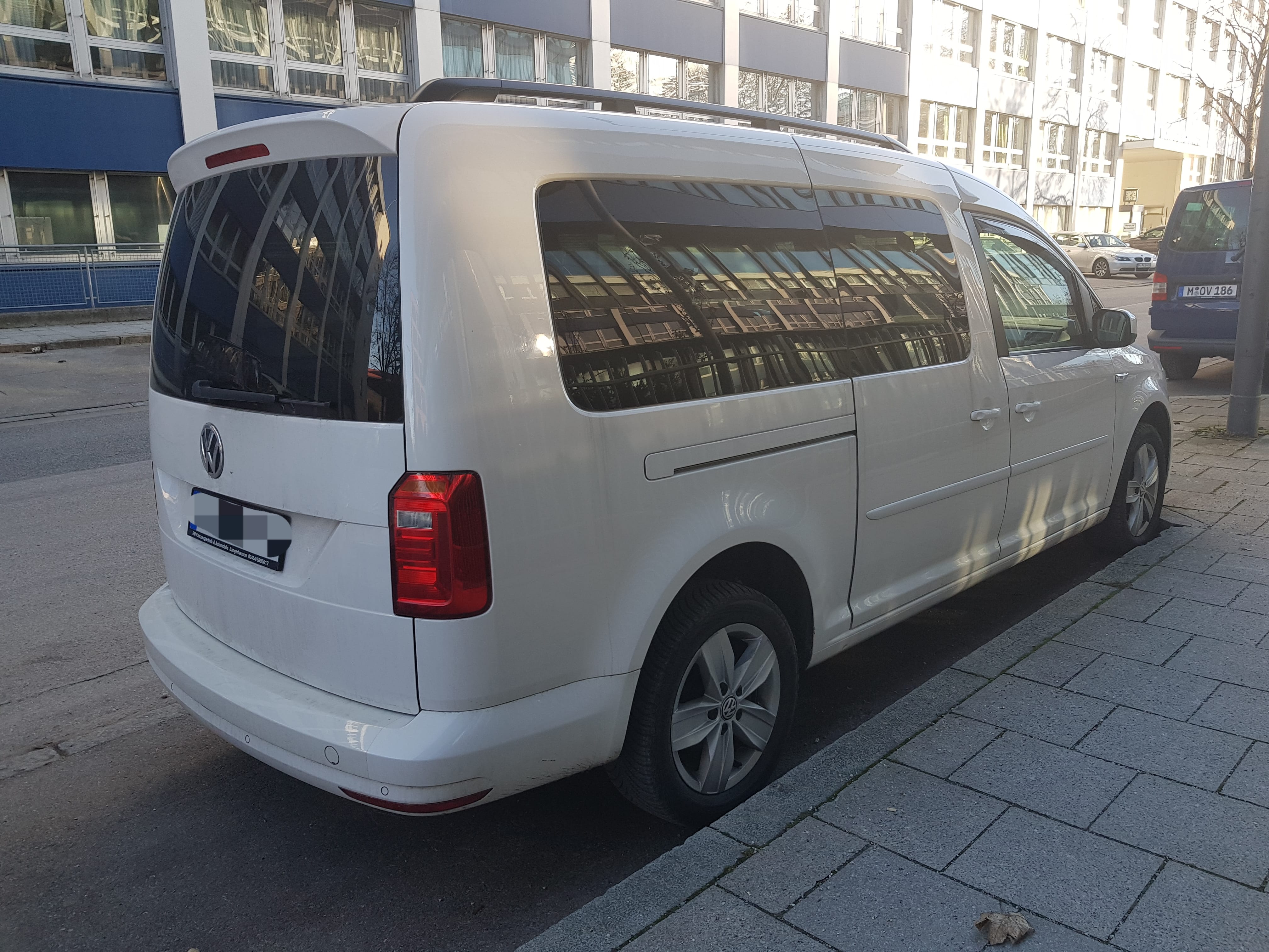 Volkswagen Caddy Maxi Van 2.0 TDI mit Navigationsgerät