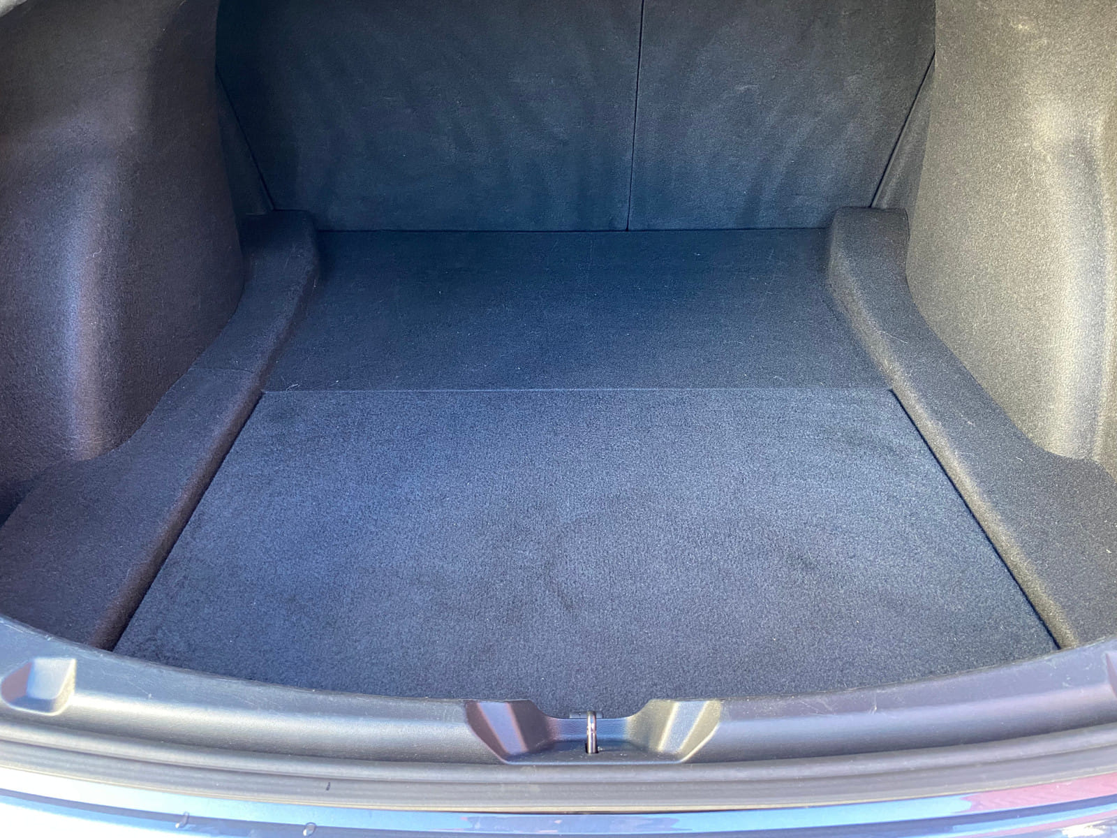 Tesla Model 3 mit Winterreifen