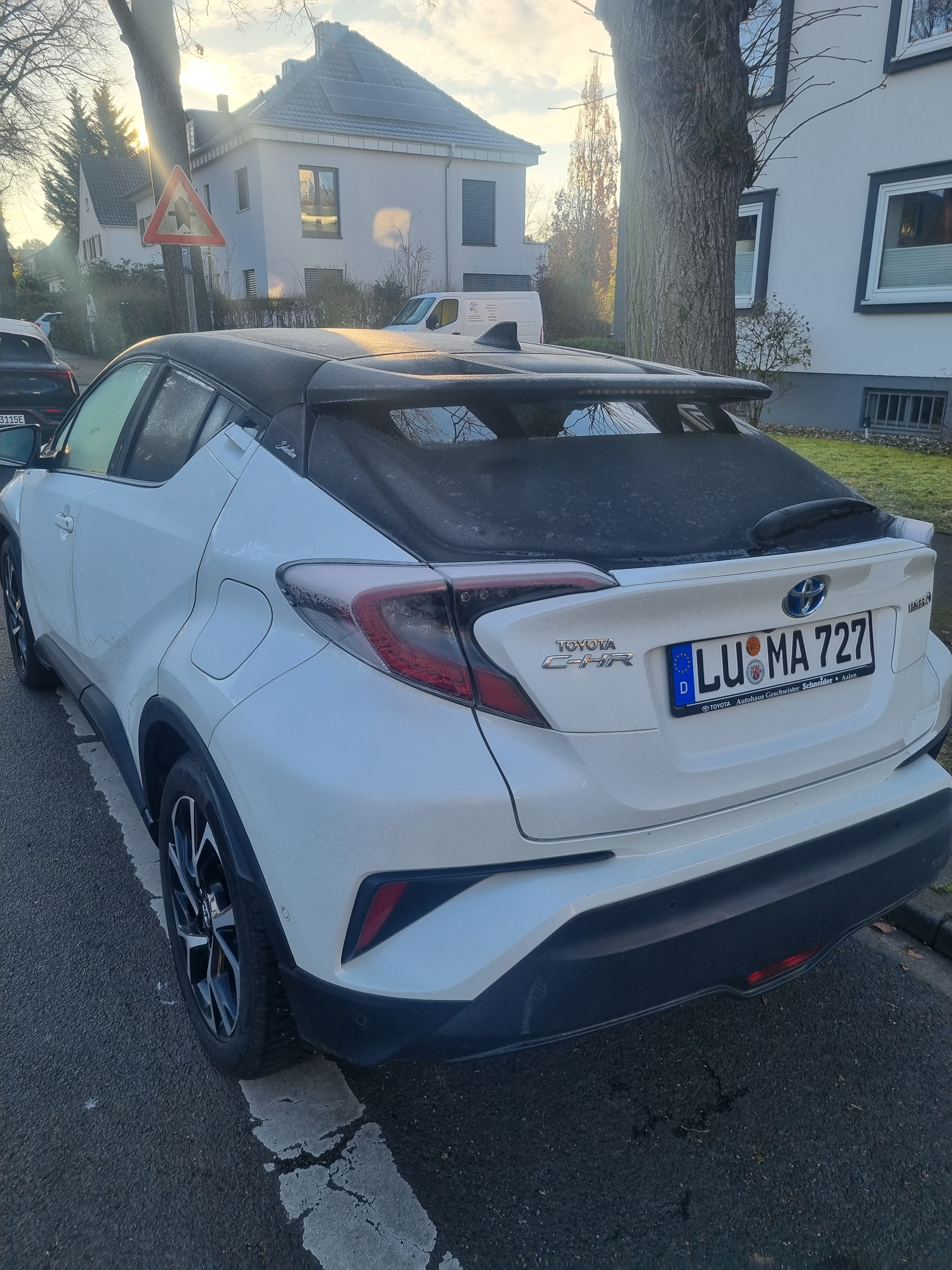 Toyota C-HR Hybrid mit Navigationsgerät