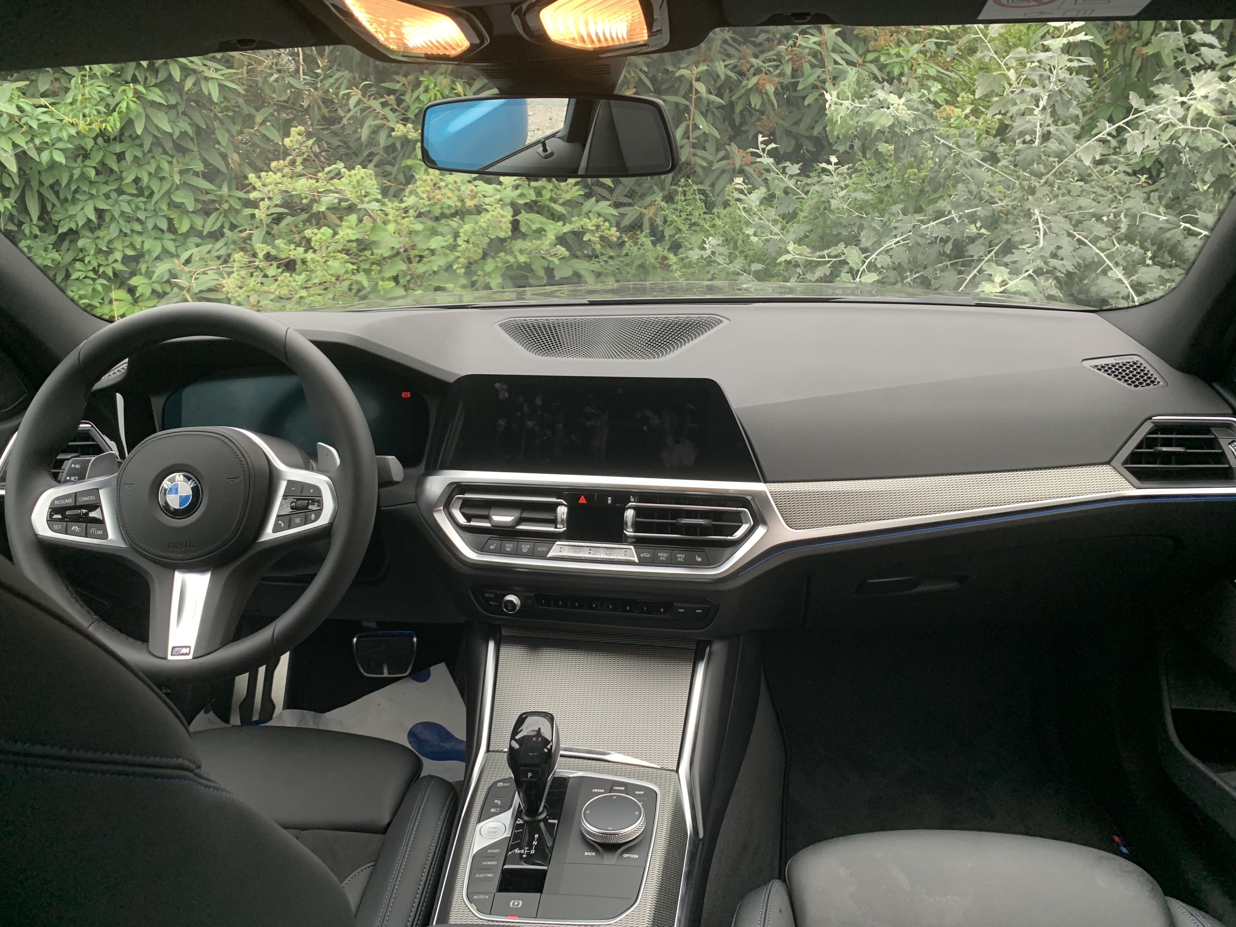 BMW 3er New BMW 330e + accommodations in Vienna mit Tempomat