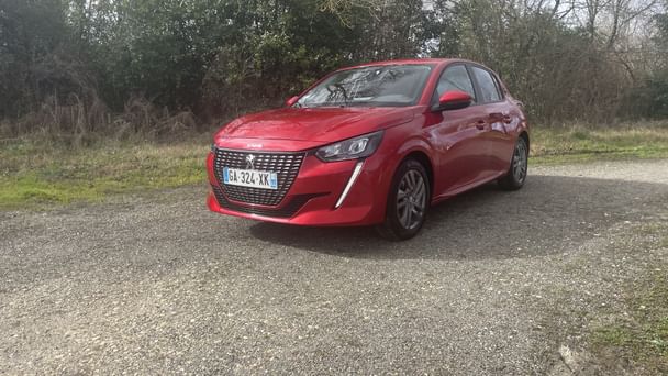 Peugeot 208 GT Line Peugeot 208 GT-Line – Sport, Moderne & Confort – Disponible 24/7 à Bordeaux avec Apple CarPlay
