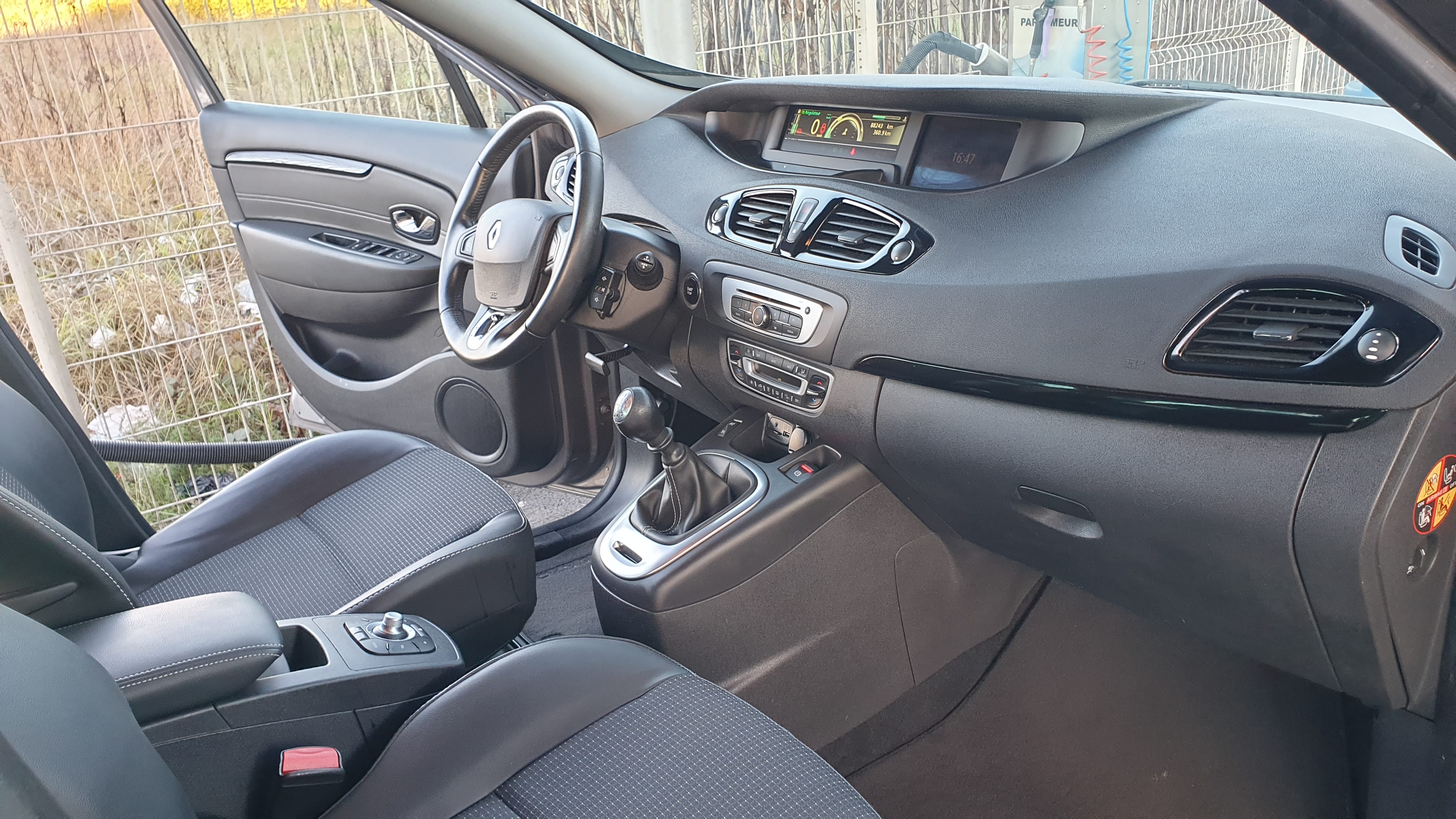 Renault Scenic 5 place - PARIS 19 ème - EE308QN avec Régulateur de vitesse