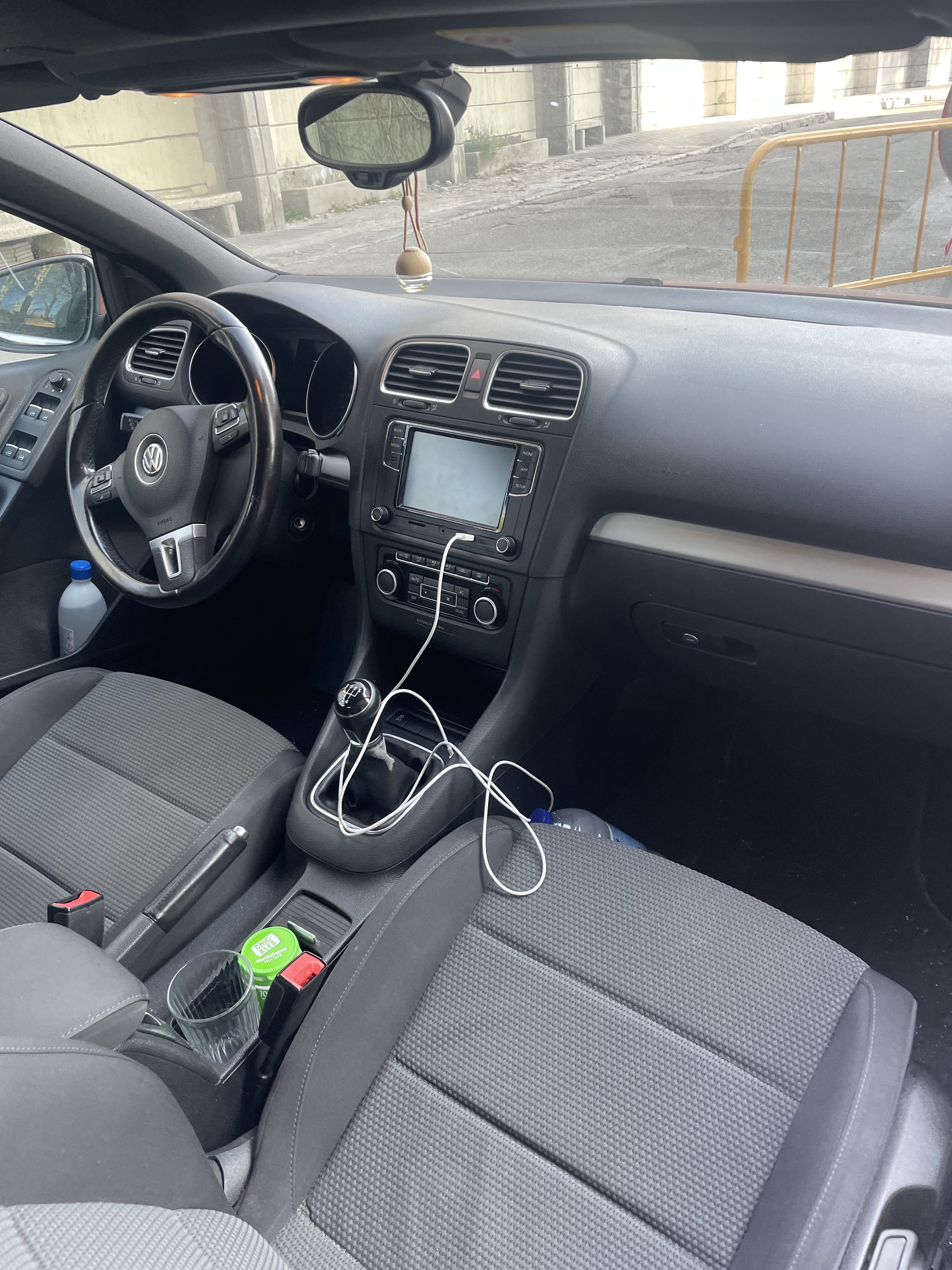 Volkswagen Golf mit Navigationsgerät