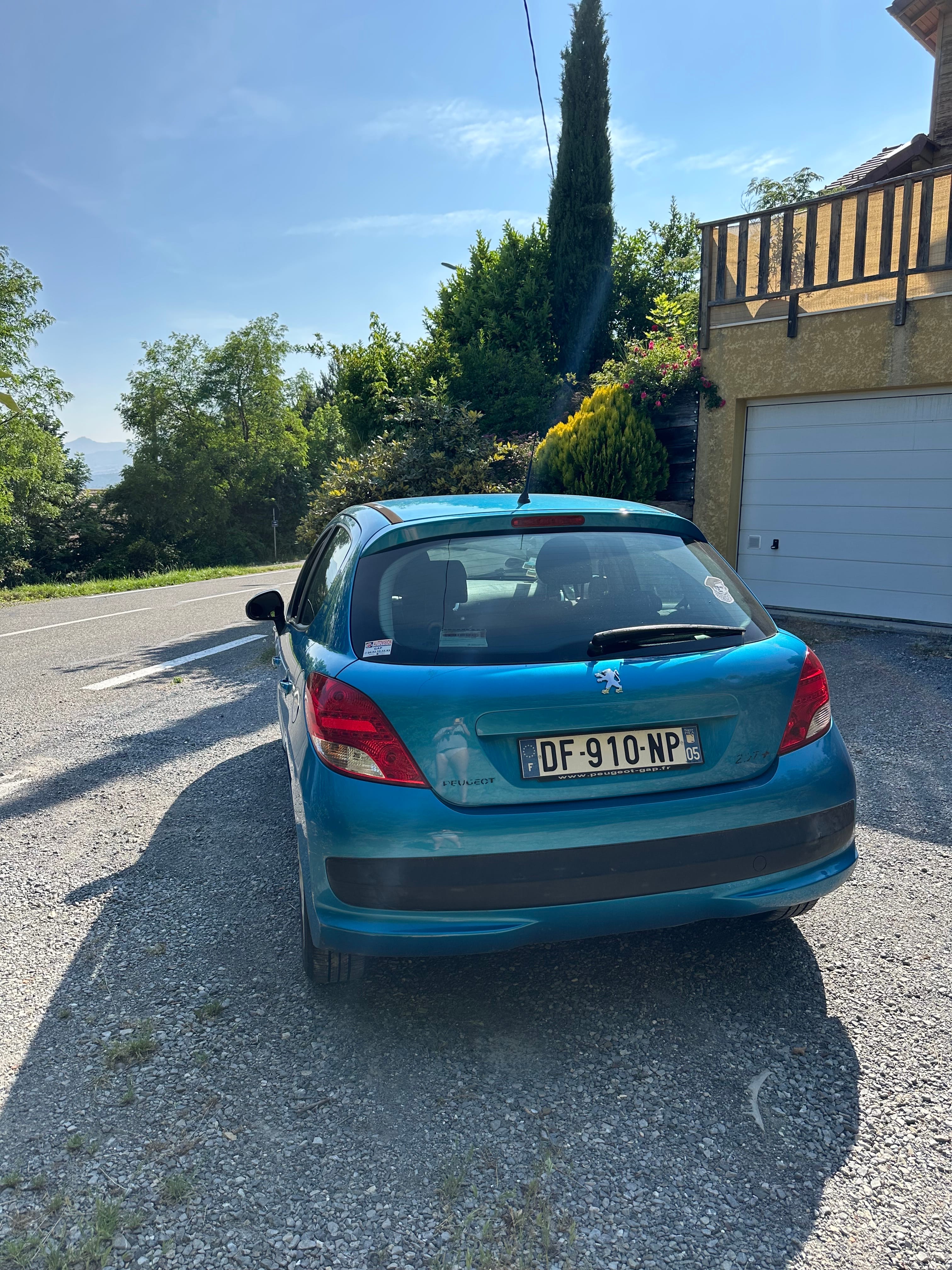 Peugeot 207+ avec GPS