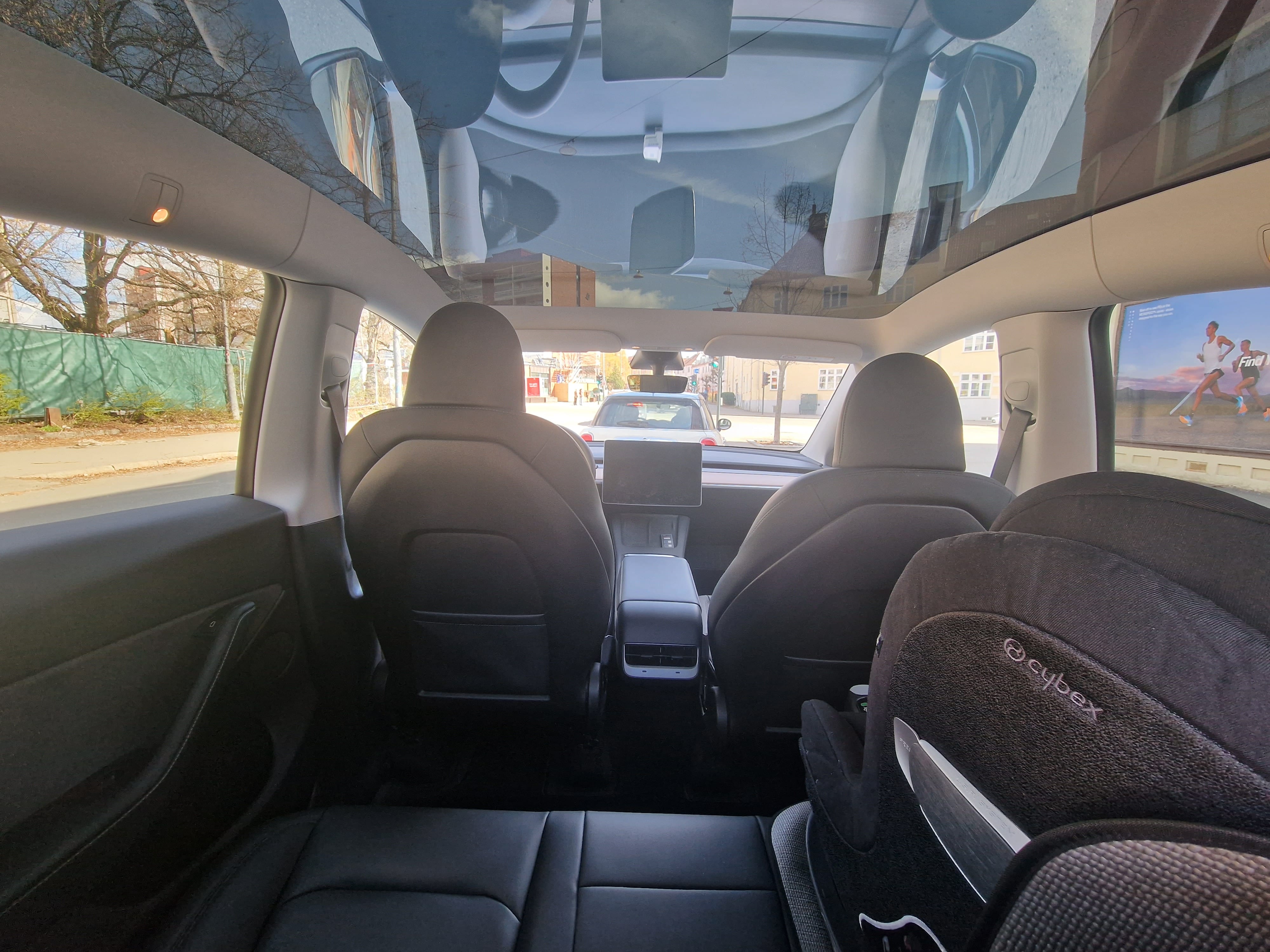 Tesla Model Y Long range 560 km med vinter dekk 530 med sommer dekk med Vinterdekk
